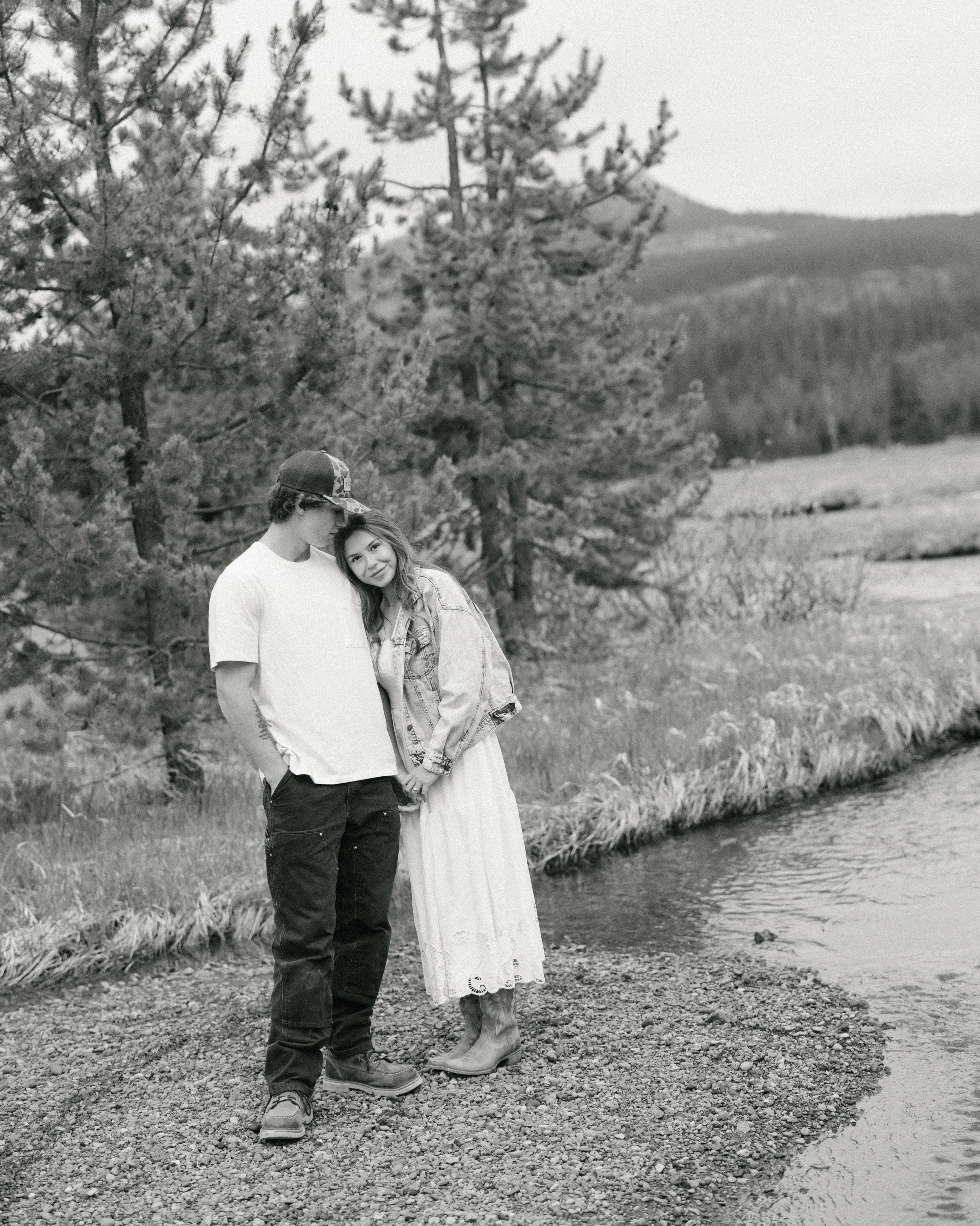 A little sneak from Samantha &amp; Sawyer&rsquo;s engagement session 💍 at Sparks Lake.

-

#gabrielramirezphotography #honestmoments #bendoregonengagement #sprkslake #oregonengagementphotographer