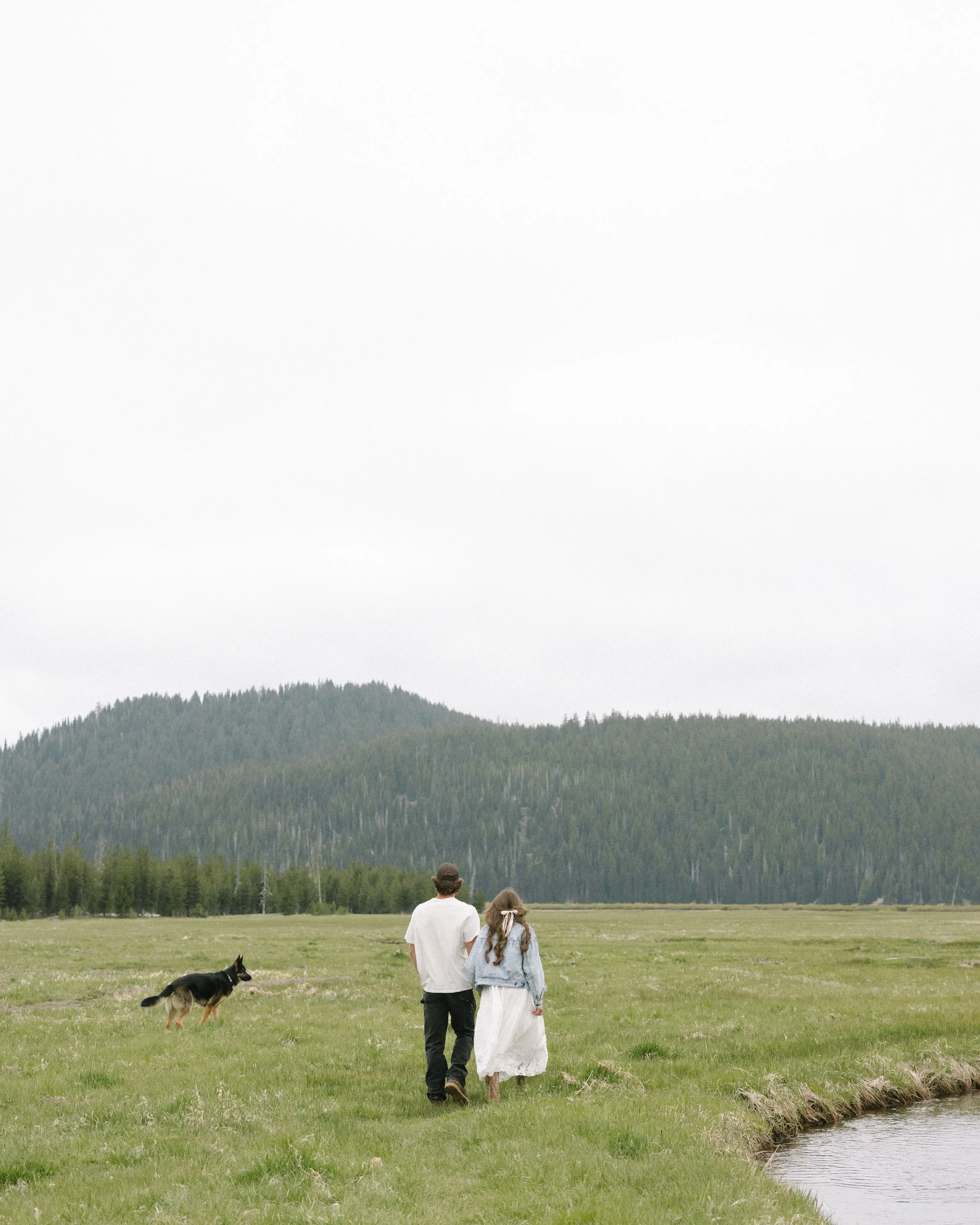 Samantha and Sawyer at Sparks Lake in Bend Oregon. 💍 

-

#gabrielramirezphotography #honestmoments #bendoregon #oregonengagement