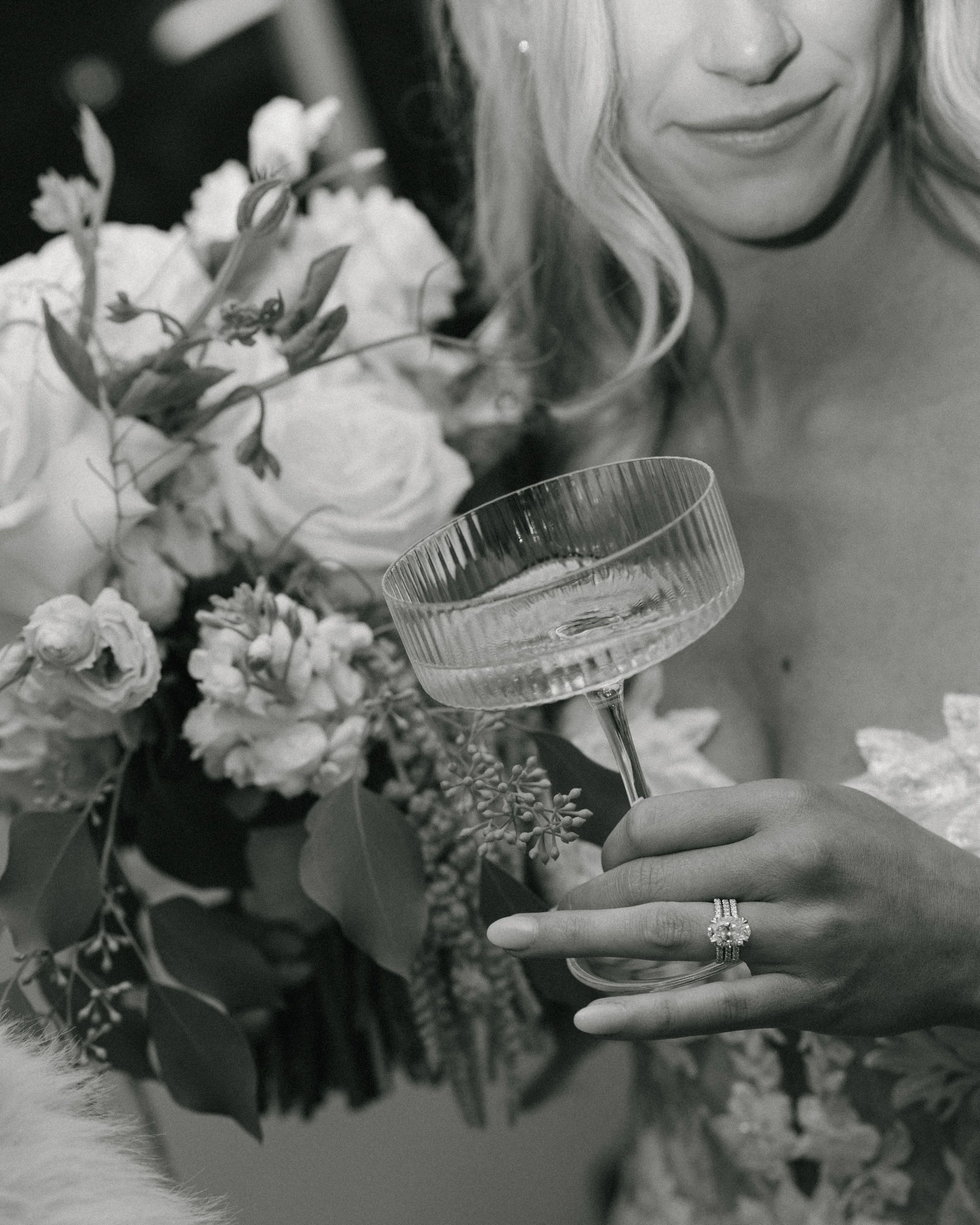 I LOVE SECOND SHOOTING! ⚡️ A few frames from a wedding with @rachel.dale.photography 

-

#gabrielramirezphotography #honestmoments #oregonweddingvenue #eugeneoregonwedding