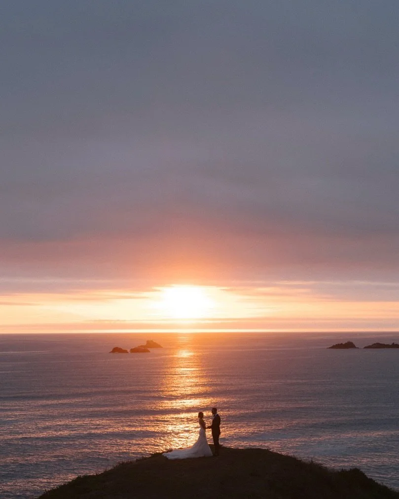 A beautiful sunset to end your wedding day at Crook Point, on the Oregon Coast. &mdash; ✌🏽 Second for Rachel Dale

-

#gabrielramirezphotography #honestmoments #oregoncoast #oregonweddingvenue #crookpoint