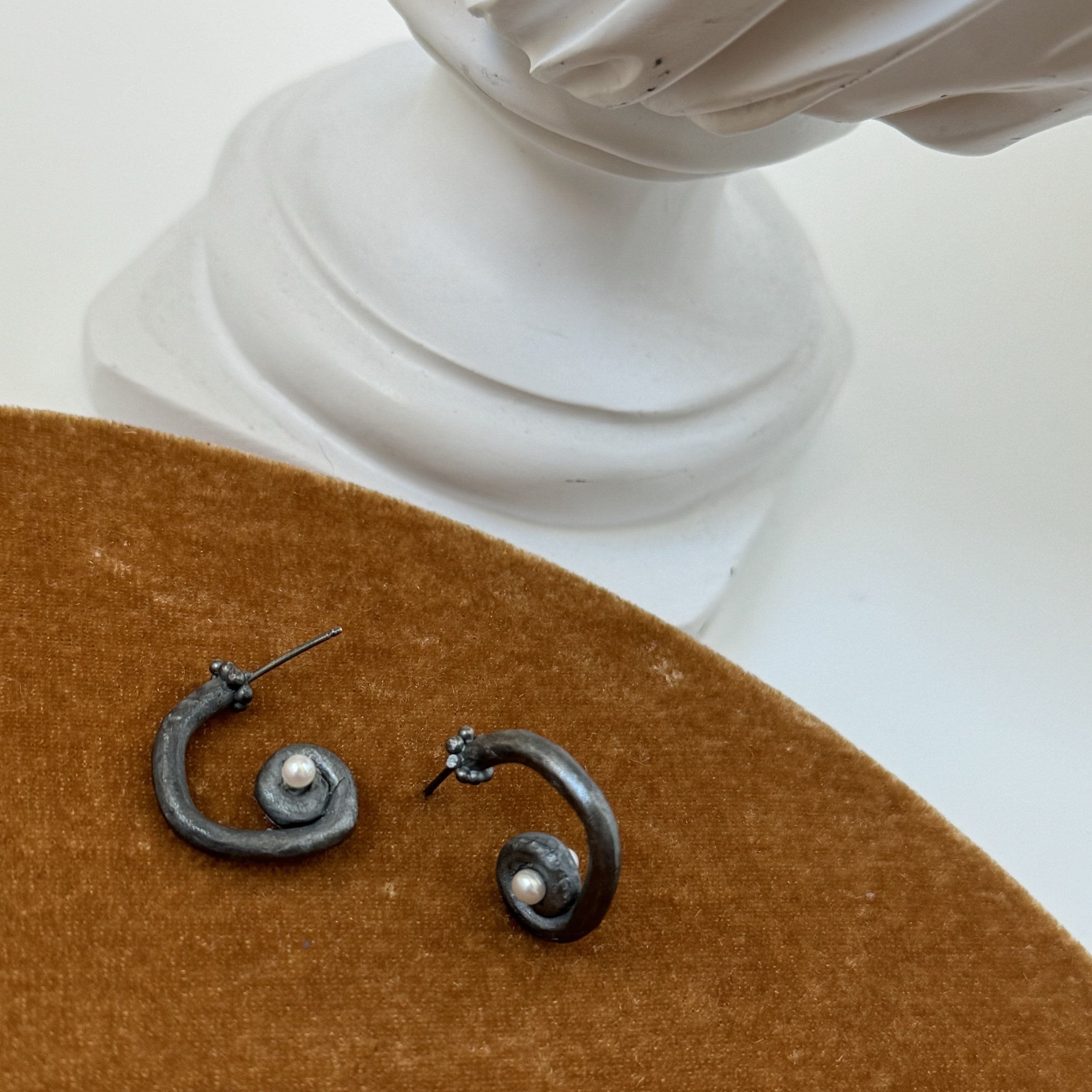earls_ionic_hoop._still_2.jpg