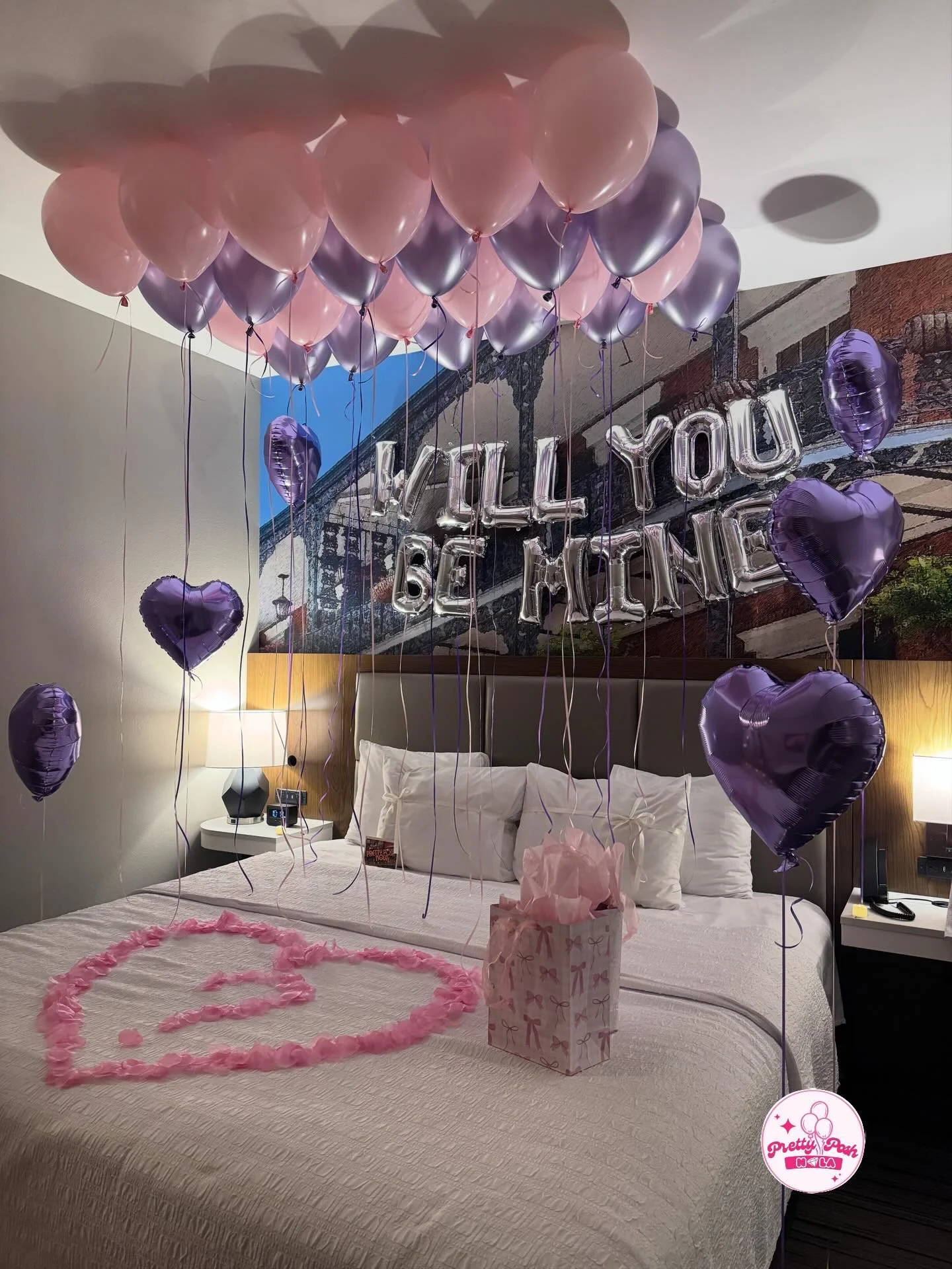 will you be mine? 💗🥺

silk light amethyst: @sempertex 

#neworleans #nolaballoons #romanticroom #proposal