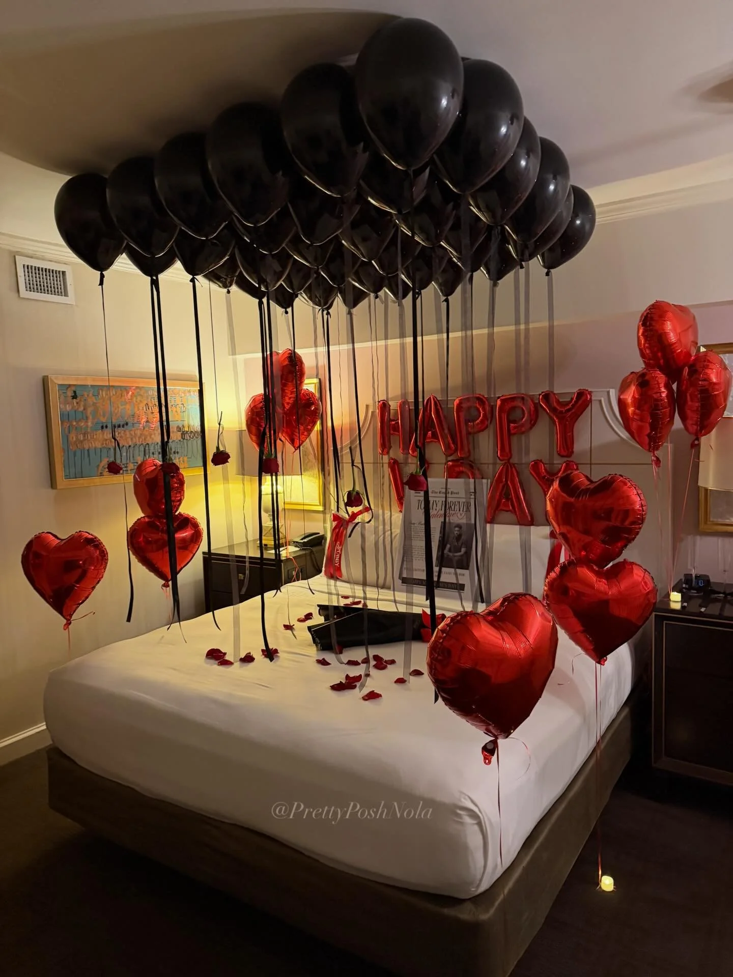 from: wifey to: hubby💌

#valentinesday #neworleans #hotelroomdecor #romanticroomdecor #explore