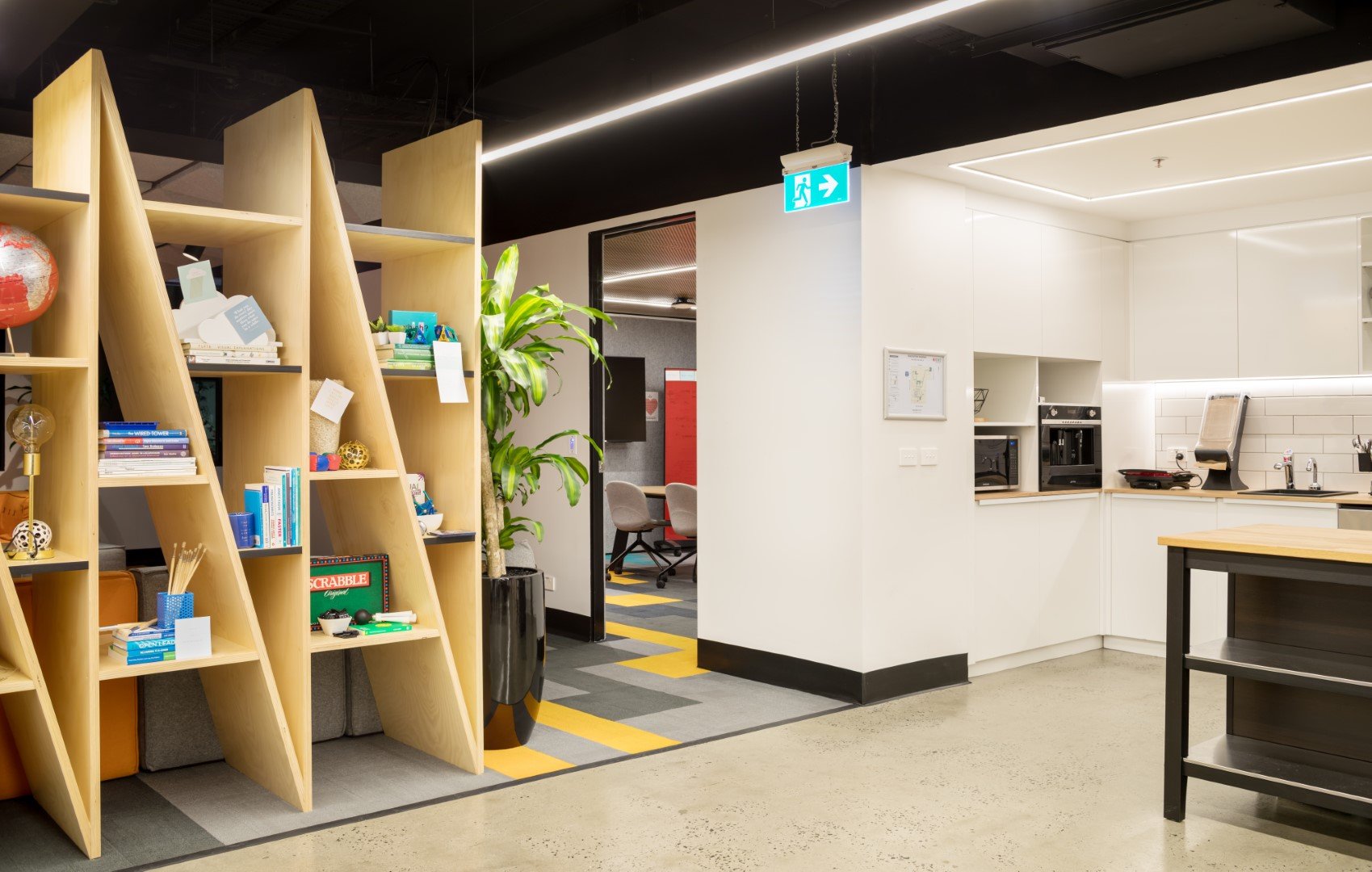 RMITOnline-PHO-Bookshelf-0.jpg