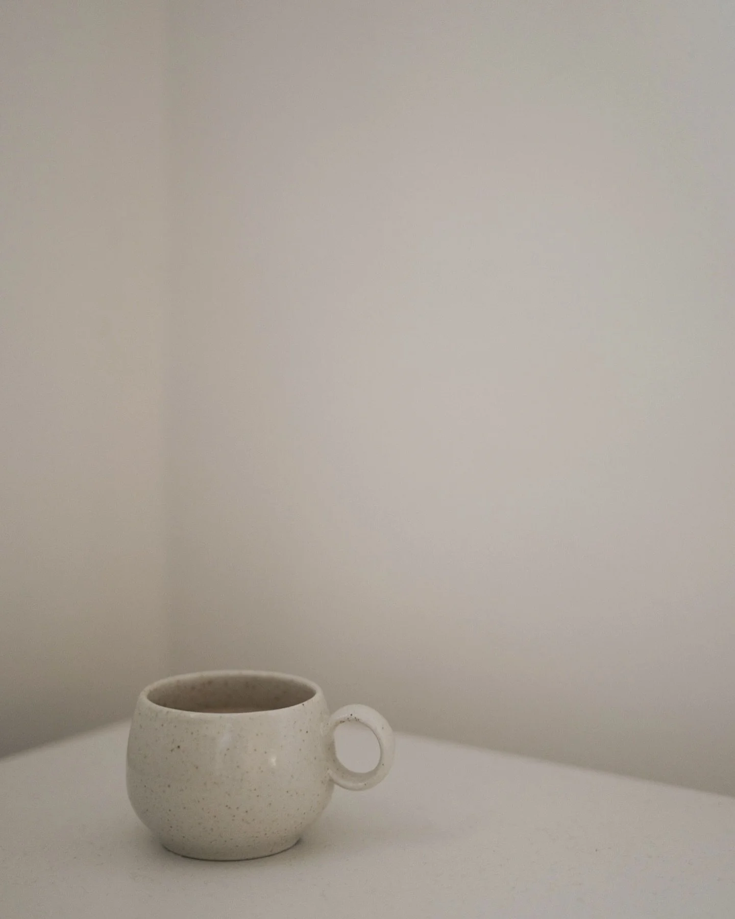 m i n i m a l i s m i
Rakastan mood boardeja, ker&auml;t&auml; inspiraatiota kuvien muodossa. Kansioita syntyy pinterestiin, puhelimeen ja milloin mihinkin. Syksyn my&ouml;t&auml; huomaan pys&auml;htyv&auml;ni kaikkein yksinkertaisimpien juttujen &au