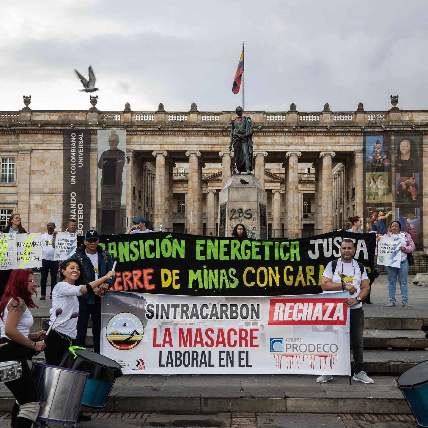 🗣Nos manifestamos en Bogot&aacute;, Colombia por una verdadera Transici&oacute;n Justa y un cierre de minas con garant&iacute;as para las comunidades del Cesar y Magdalena. 

Despu&eacute;s de participar en una Audiencia Publica en el Congreso de la