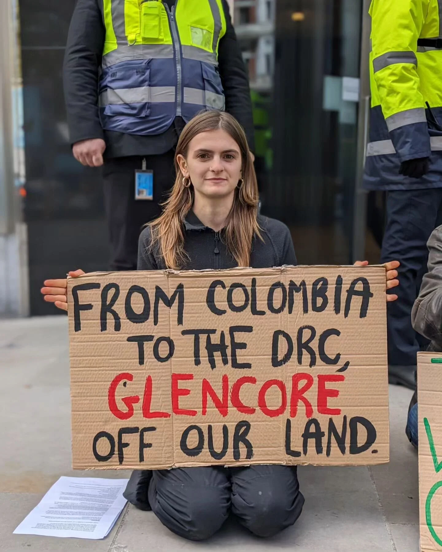 📸 Portraits Of Solidarity 📸

Today, we gathered outside of Glencore's London Offices to show our firm solidarity with all of the communities affected by Glencore's devastation in Colombia and around the world. ✊

Yesterday, 14 representatives of af