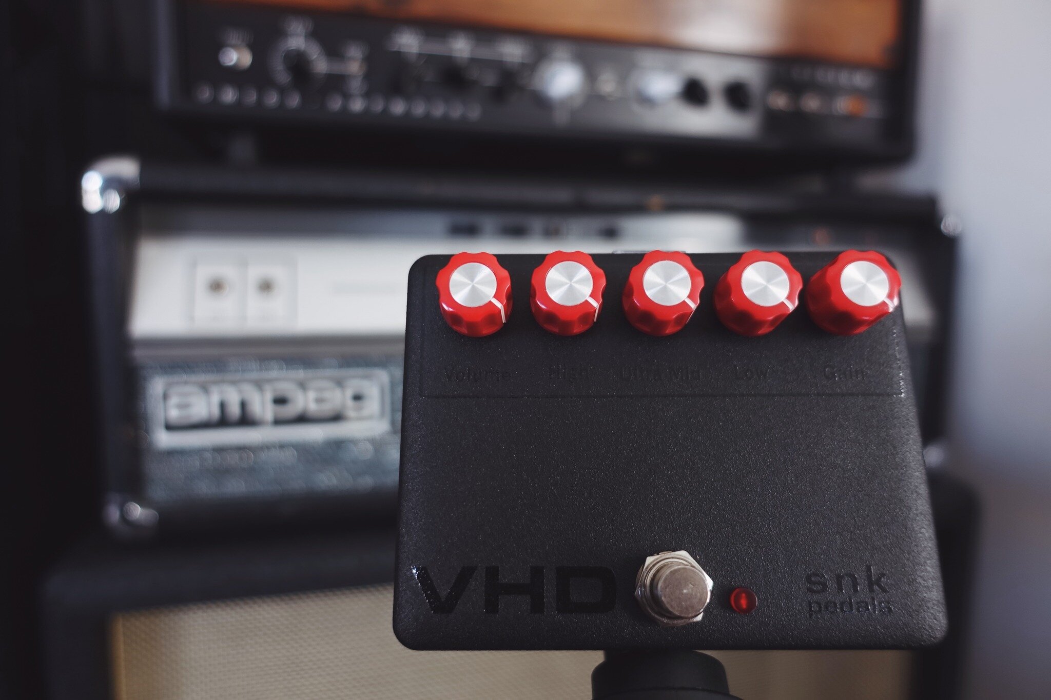 NOW LIVE: @snkpedals VHD exclusive run /20
LlNK lN BlO

The SNK Pedals VHD is a distortion/preamp pedal that is based on the iconic Ampeg VH-140C solid state amplifier, which famously defined the guitar tone of 90s Death Metal (Dying Fetus, Suffocati