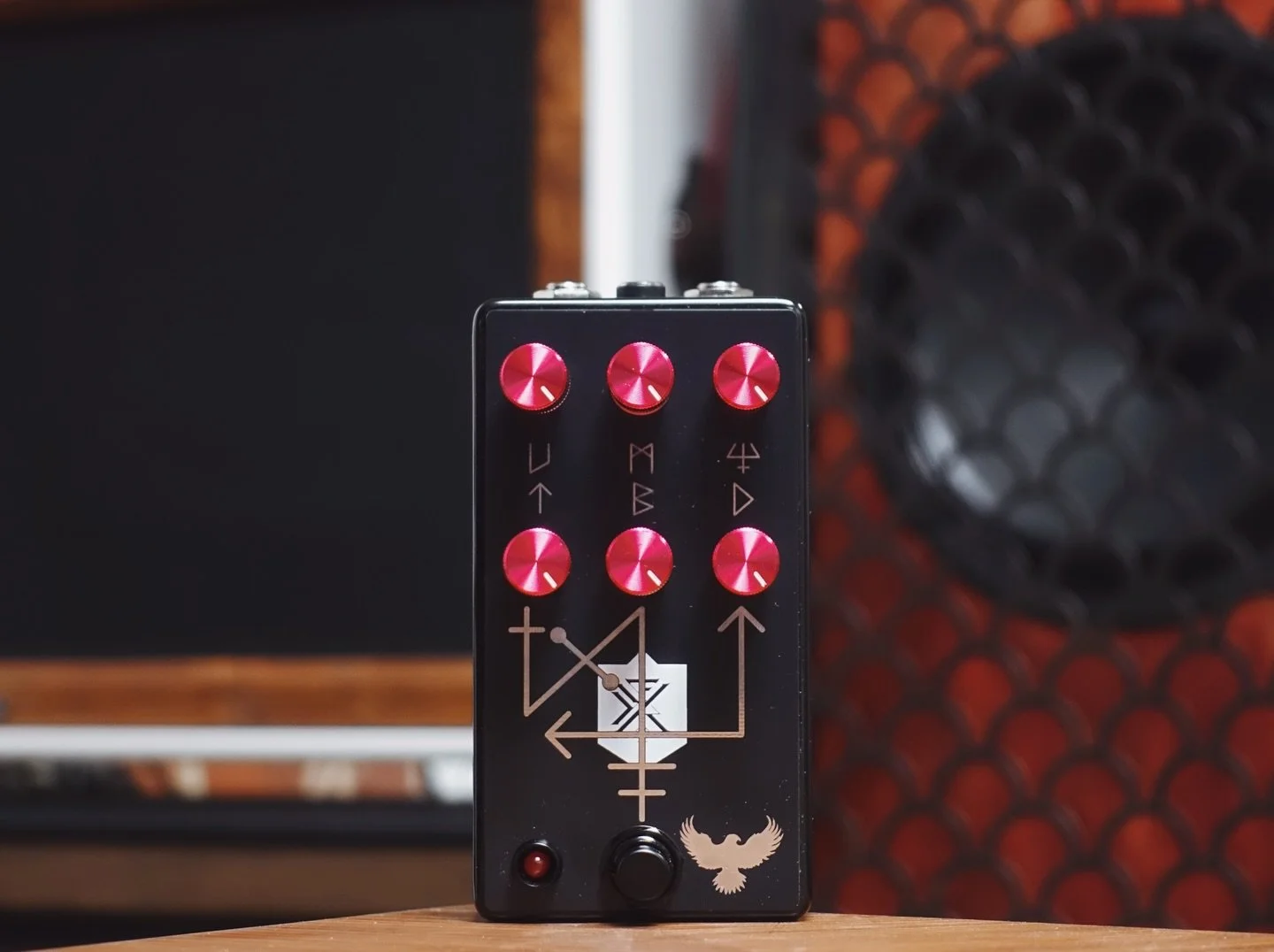 This BLACK METAL FRIDAY:
A @blackhawkamps X @cult.fx special drop!

Straight from our neighborhood here in Portland, OR comes the Blackhawk Balrog - a super intense distortion pedal for those among you who like their gain raw and unrelenting.

Sludge