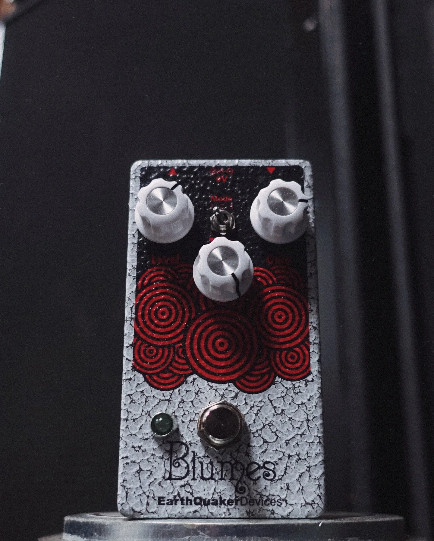 We haven't forgotten about our bassists out there... the @earthquakerdev Blumes is for you!

This is a bass overdrive with a low end response massive enough to start a... drumroll... earthquake. Beyond that, it has double the gain range of EQD's own 