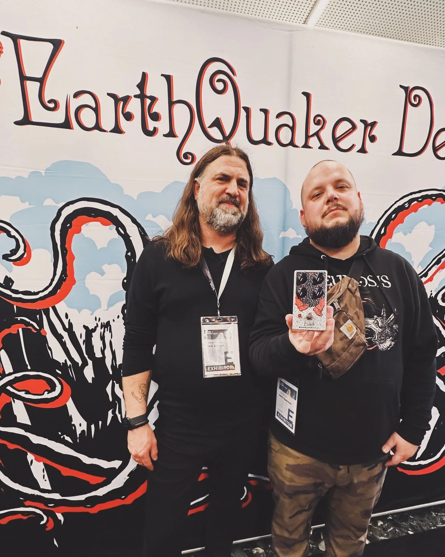 Look who we ran into on the day of the EarthQuaker Devices X Cult FX Hoof drop!

@earthquakerdev's flagship fuzz pedal can be found on thousands of pedalboards around the world and has rocked countless stages, from stinky suburban basements to Madiso
