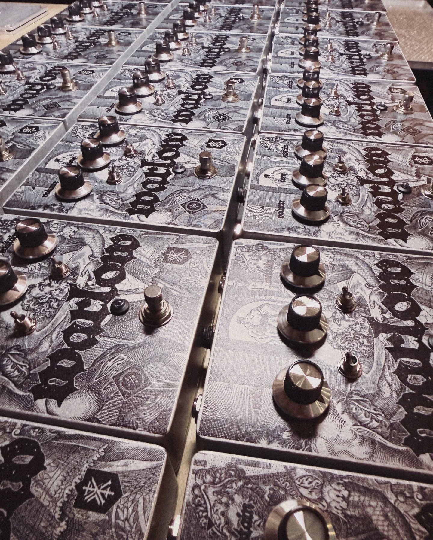 @cult.fx X @jptr_fx
WARLOW CULT FX EXCLUSIVE

Dropping next week. More info coming to a Cult FX nwslttr near you.

#jptrfx #fuzz #fuzzpedal #procorat #distortion #distortionpedal #pedalboard