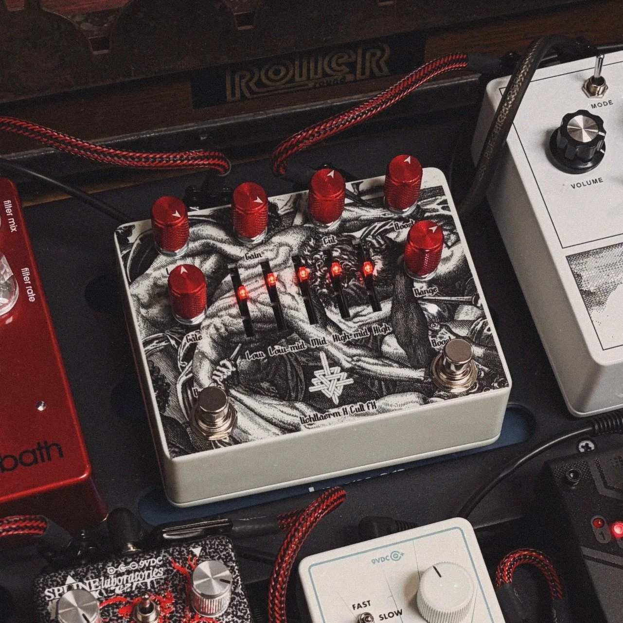 We have a small run of the GLOW IN THE DARK Total Distortion Worship MkII.

Last time you could only grab one through our newsletter, but our inbox was flooded, so we had a couple more made.

You know where to find us!

PS: Yeeees, we'll try to grab 