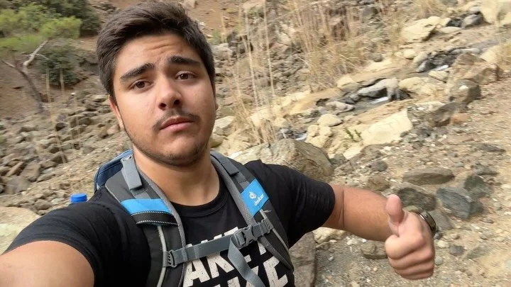 Who knew learning could feel like an adventure? 👣✨
Georgie led visiting students down the Kanoures Trail with the perfect mix of pro-level guiding and infectious enthusiasm in true Walk &amp; Talk style turning every step into a &ldquo;wow, look at 