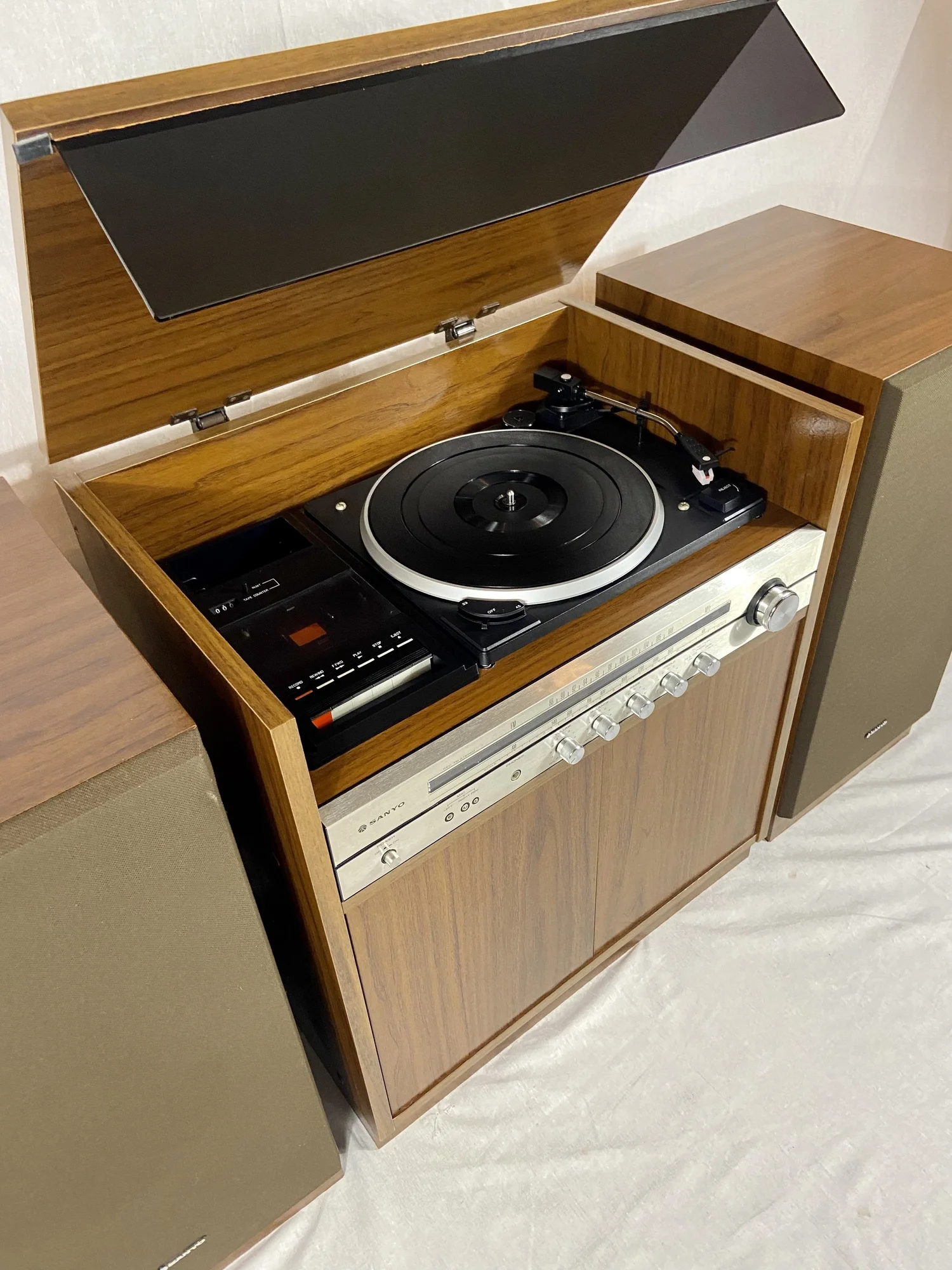 Sanyo Sound System — Retraphonics