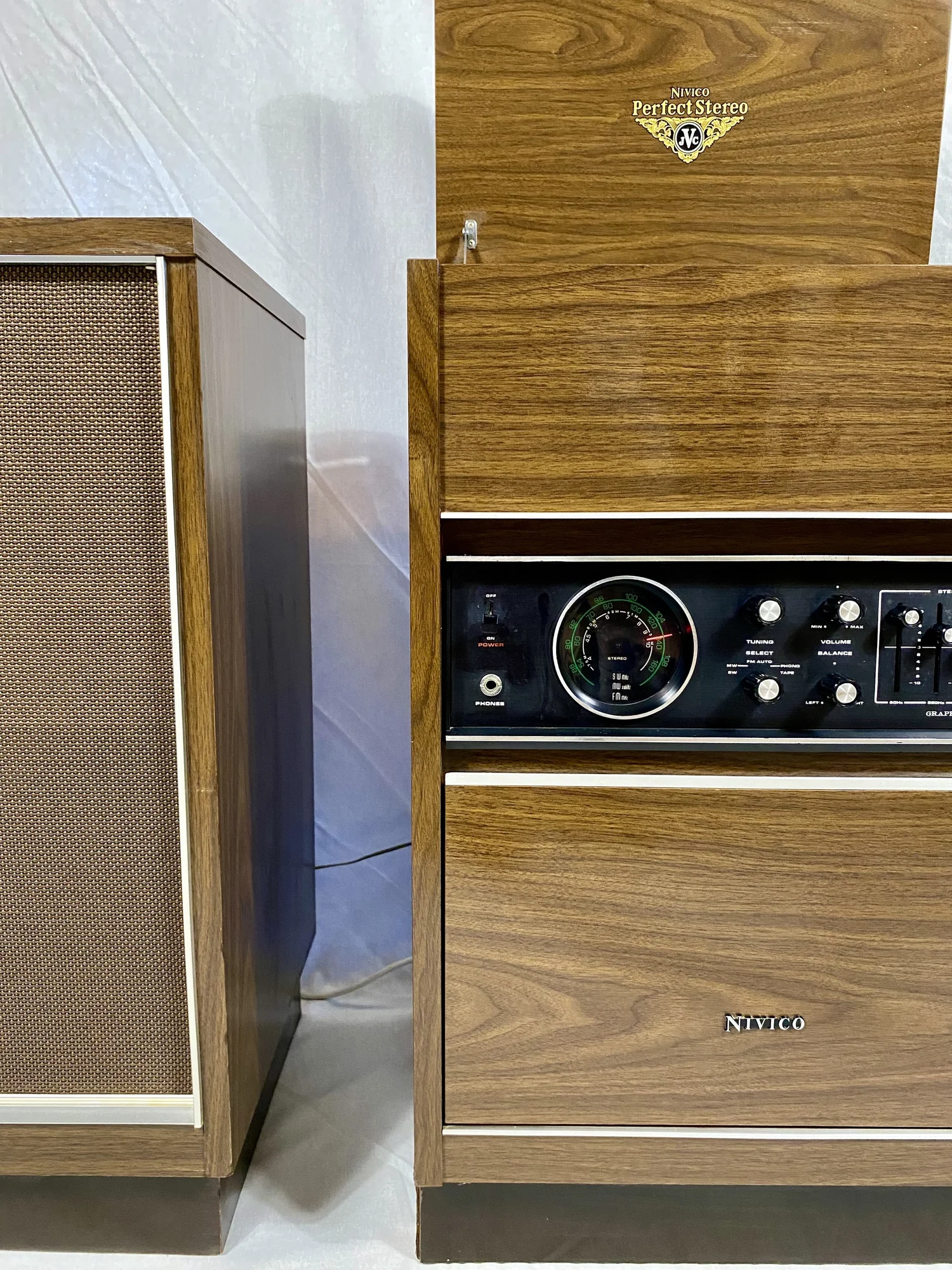 ★Nivico Stereo JVC 真空管ポータブルレコードプレーヤー JVC Nivico Stereosystem — Retraphonics