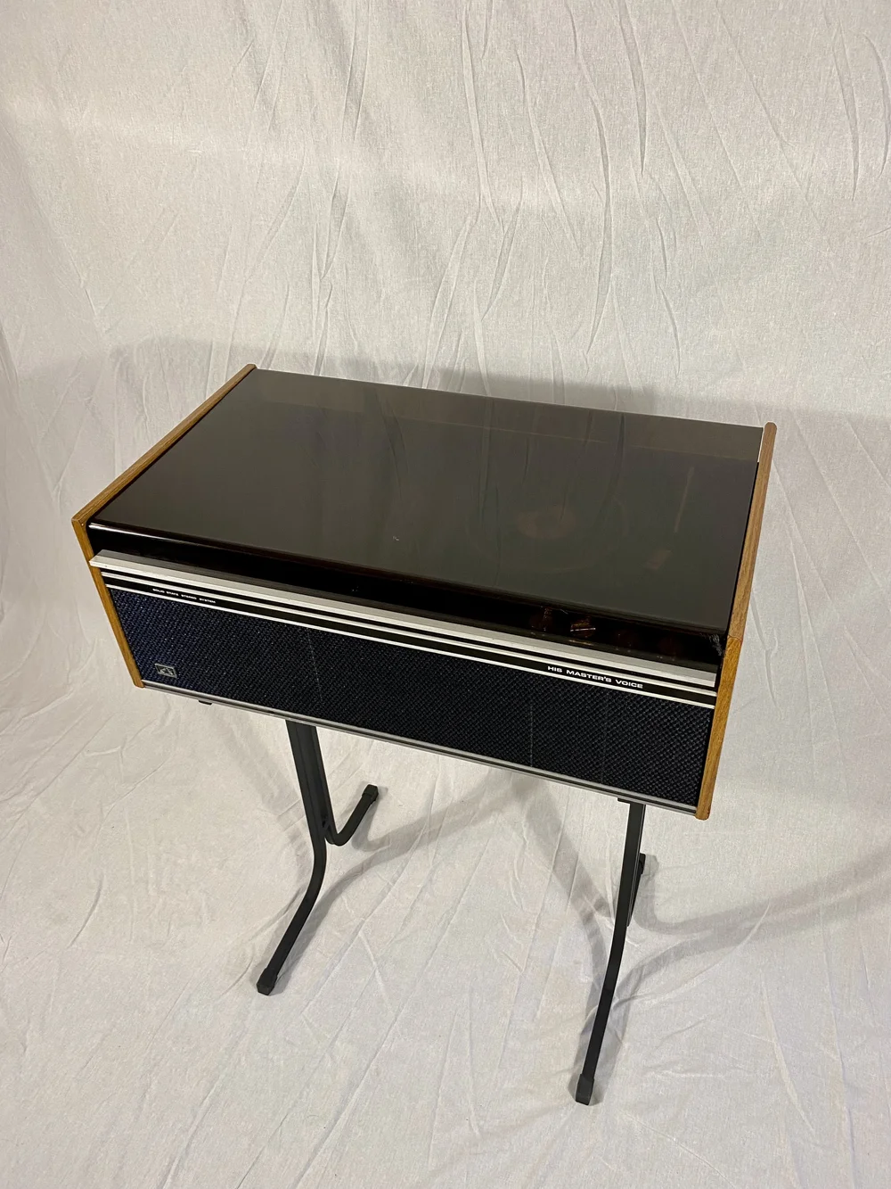 HMV Viking vintage radiogram restored by Retraphonics