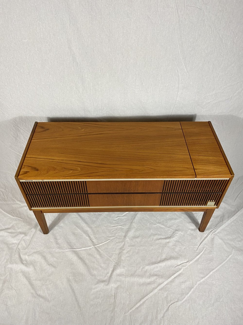 Kriesler 11-142 vintage radiogram restored by Retraphonics