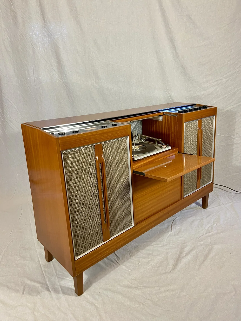 1967 Philips Glidomatic – 1967 vintage radiogram available for pre-order from Retraphonics