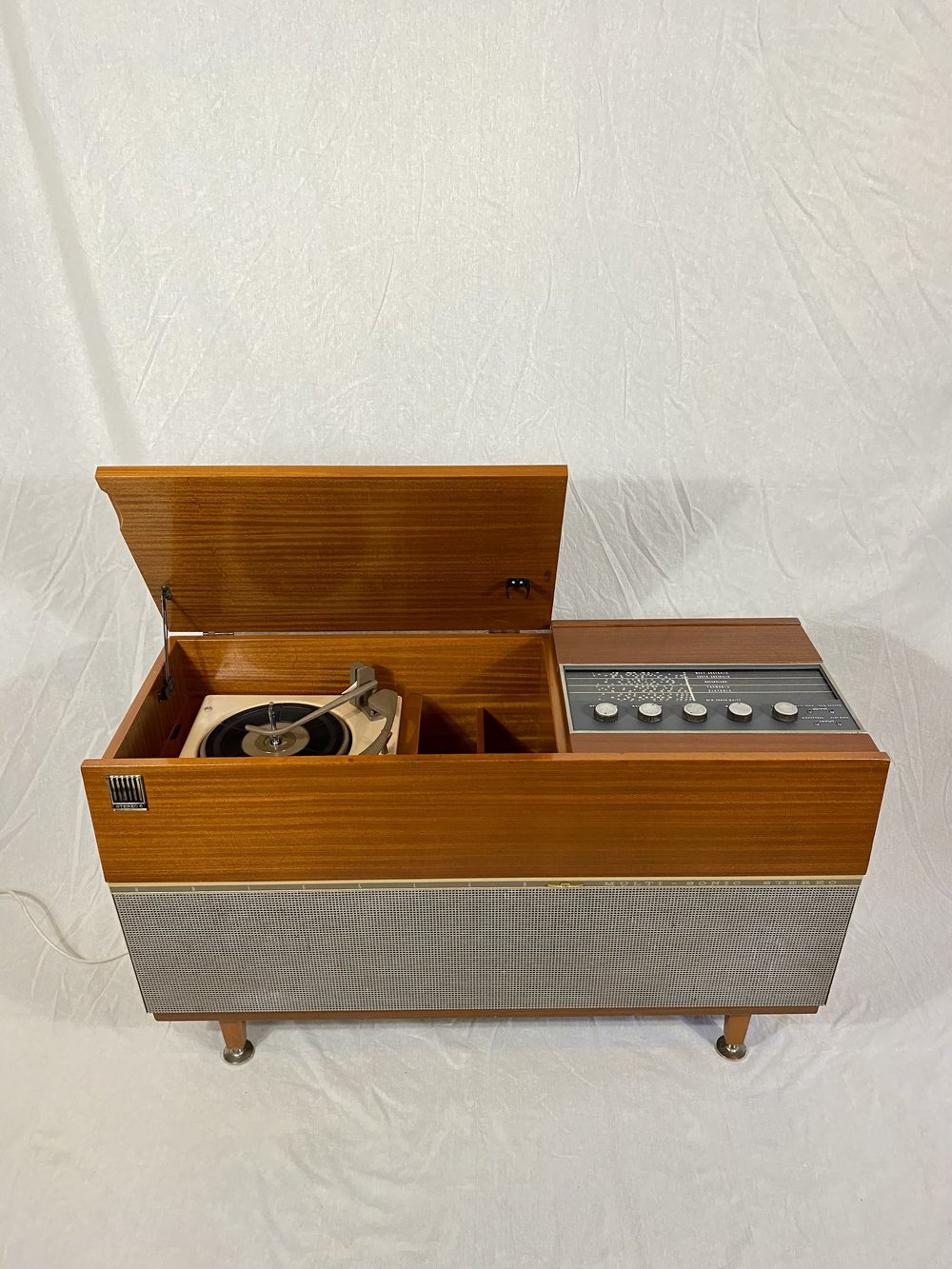 Kriesler Stereo 6 Multisonic vintage radiogram restored by Retraphonics