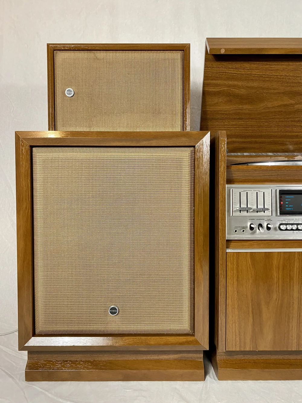 Sanyo Quadraphonic vintage radiogram restored by Retraphonics