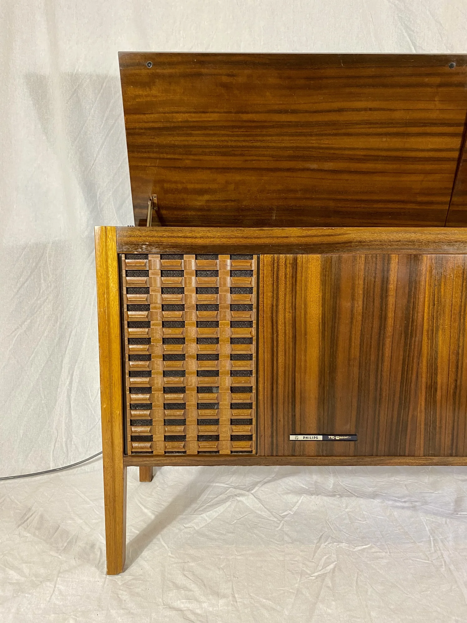 Philips Novasonic 770 restored by Retraphonics — photograph 1 of 8