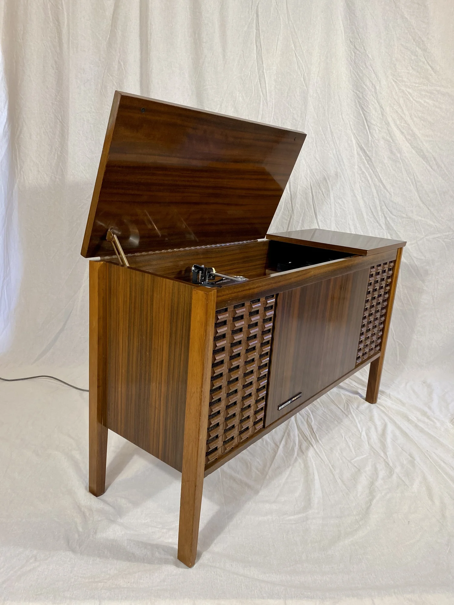 Philips Novasonic 770 — Retraphonics