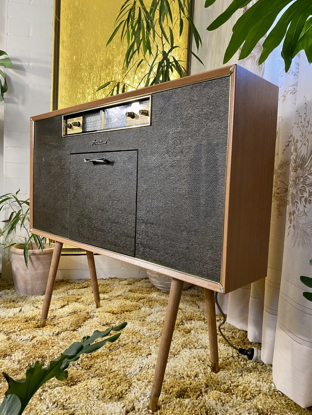 Aristone Capsule vintage radiogram restored by Retraphonics