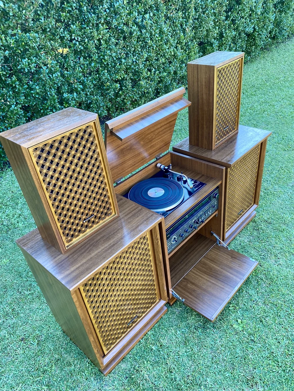 Technics Quadraphonic vintage radiogram restored by Retraphonics