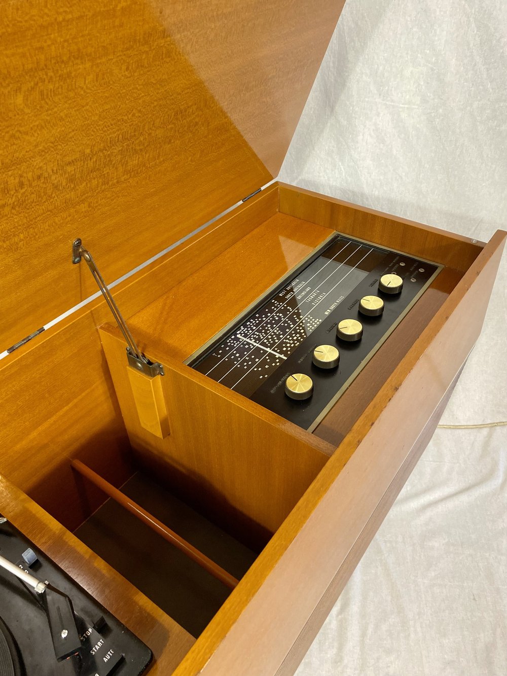 Kriesler Stereo 6 vintage radiogram restored by Retraphonics