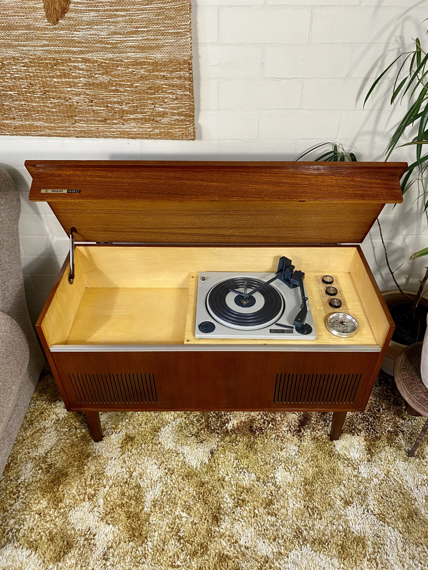 Philips Radiogram restored by Retraphonics — photograph 1 of 10