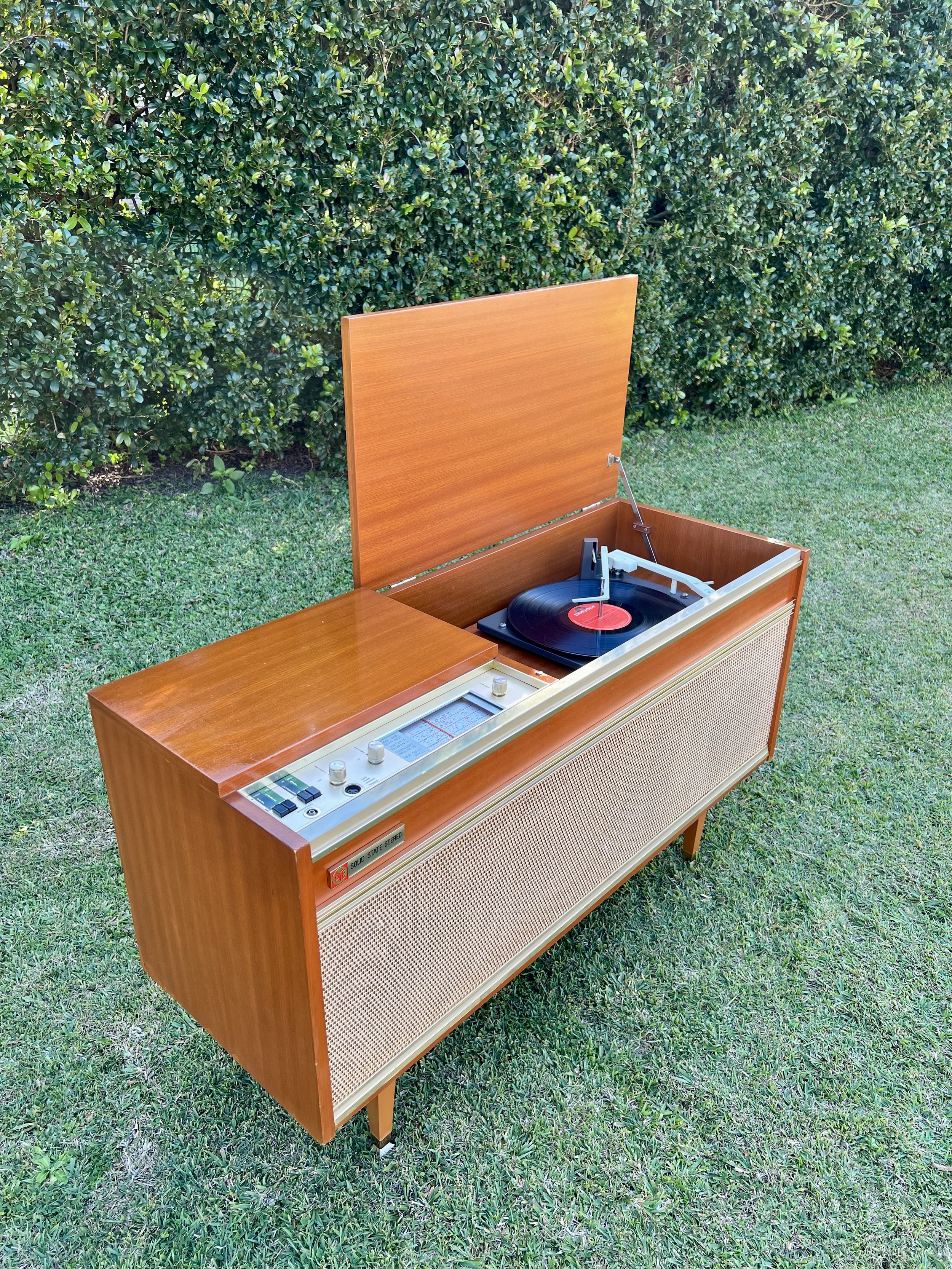 PYE Veloster Radiogram
