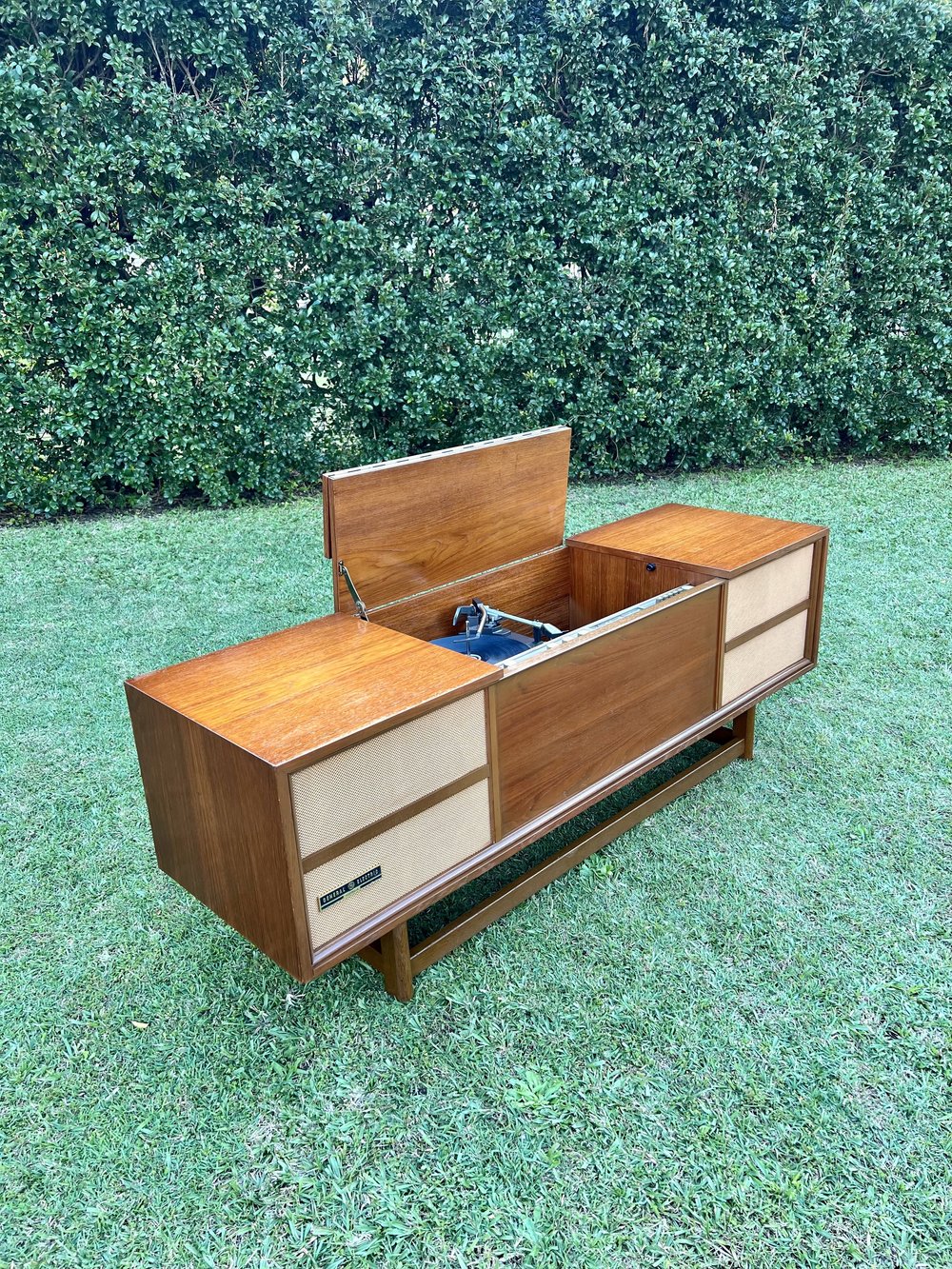 GE 'Greville' Radiogram vintage radiogram restored by Retraphonics