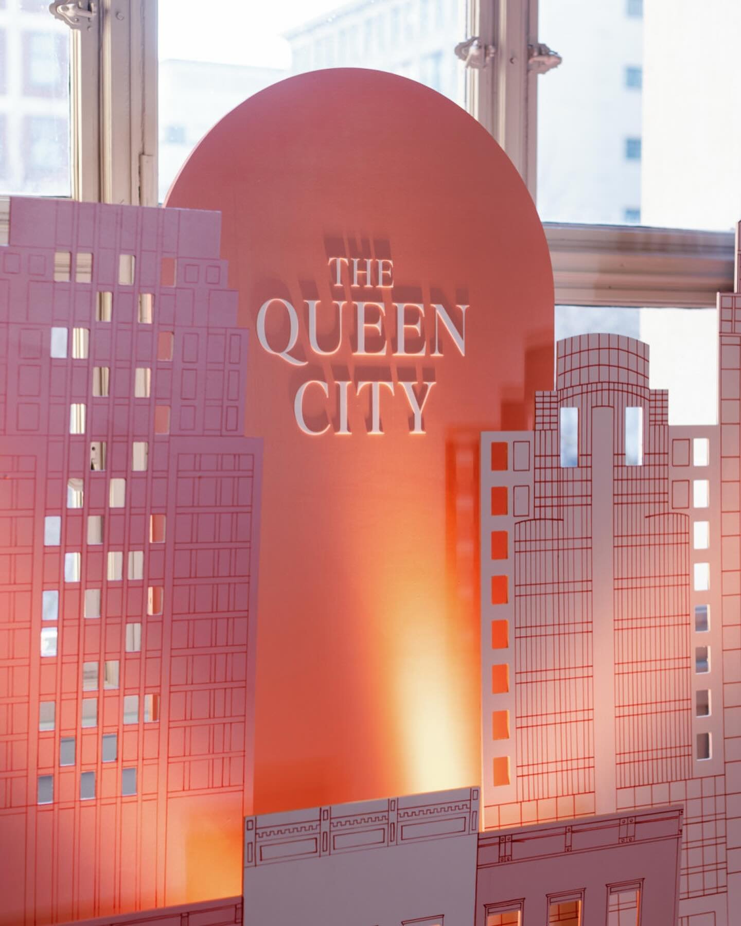 A little touch of the Queen City for our first @wipacincinnati Gala. Swipe to see our custom cnc and hand drawn photo backdrop. 

Creative Teams:

Planning and Design: Leda Anderson Events
IG Handle: @ledaandersonevents

Event on behalf of: WIPA Grea