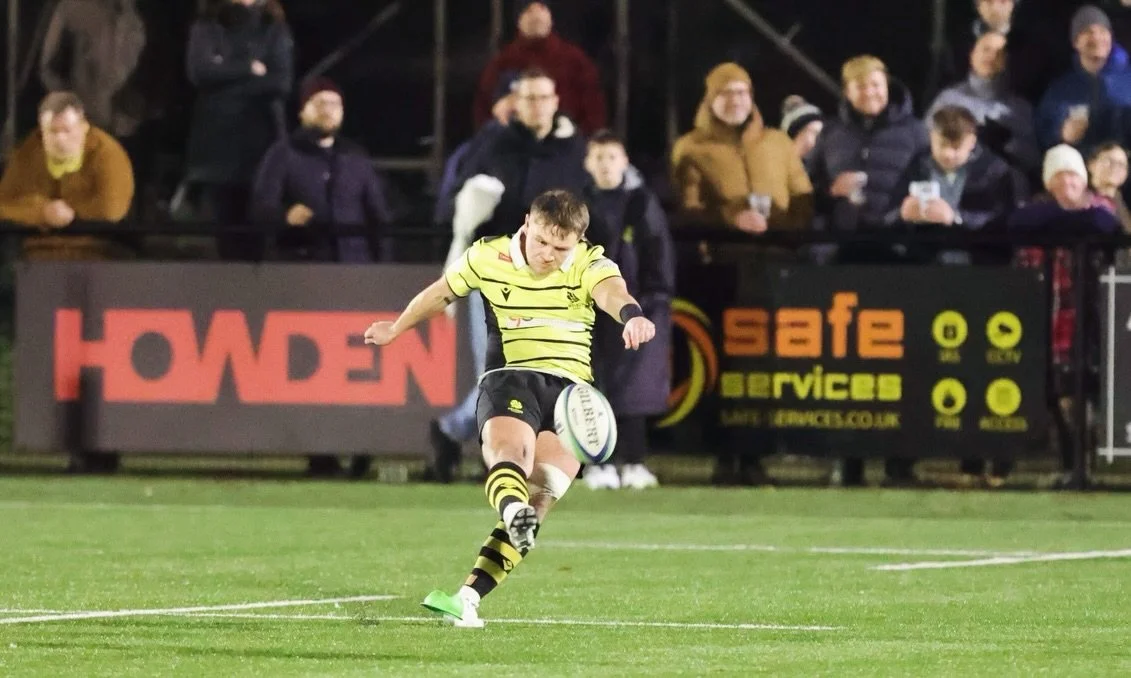 Clutch control with @scottclark_09 🥶

📸 | @andymcleandigitalimages 
📹 | @bordersrugby 

#blackandyellow🐝