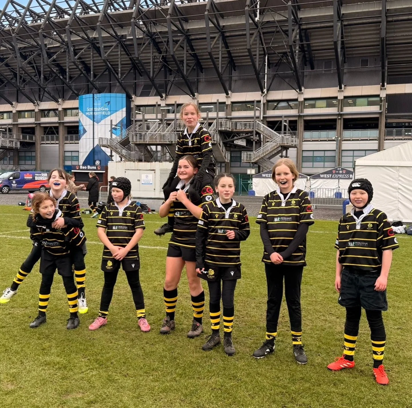 🐝💛 What a day for the Melrose Queen Bees U12s!

On Saturday, our Queen Bees buzzed into action at the Edinburgh Rugby Evolution event, joining hundreds of girls in an incredible tournament full of energy, teamwork, and passion for the game.

After 