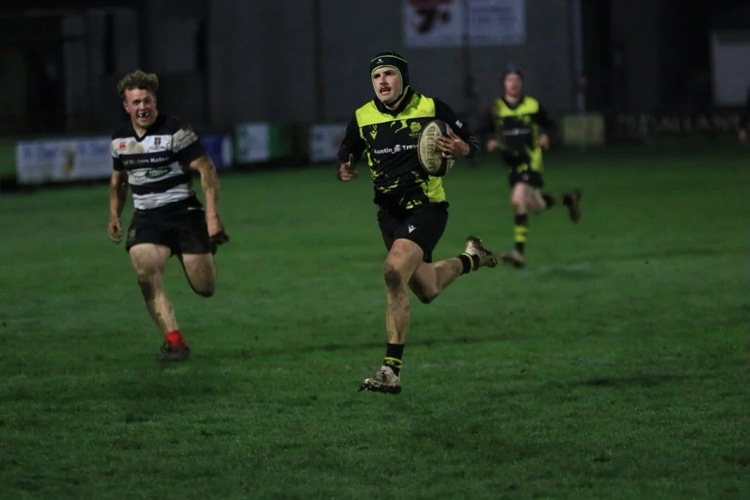 Storm Army Win ⚡️⚡️⚡️

A 21-19 win for the Storm against the Kelso Sharks at Poynder last night!

The Storm go marching on 🥁

📸 | @garyk1972 

#BlackandYellow🐝