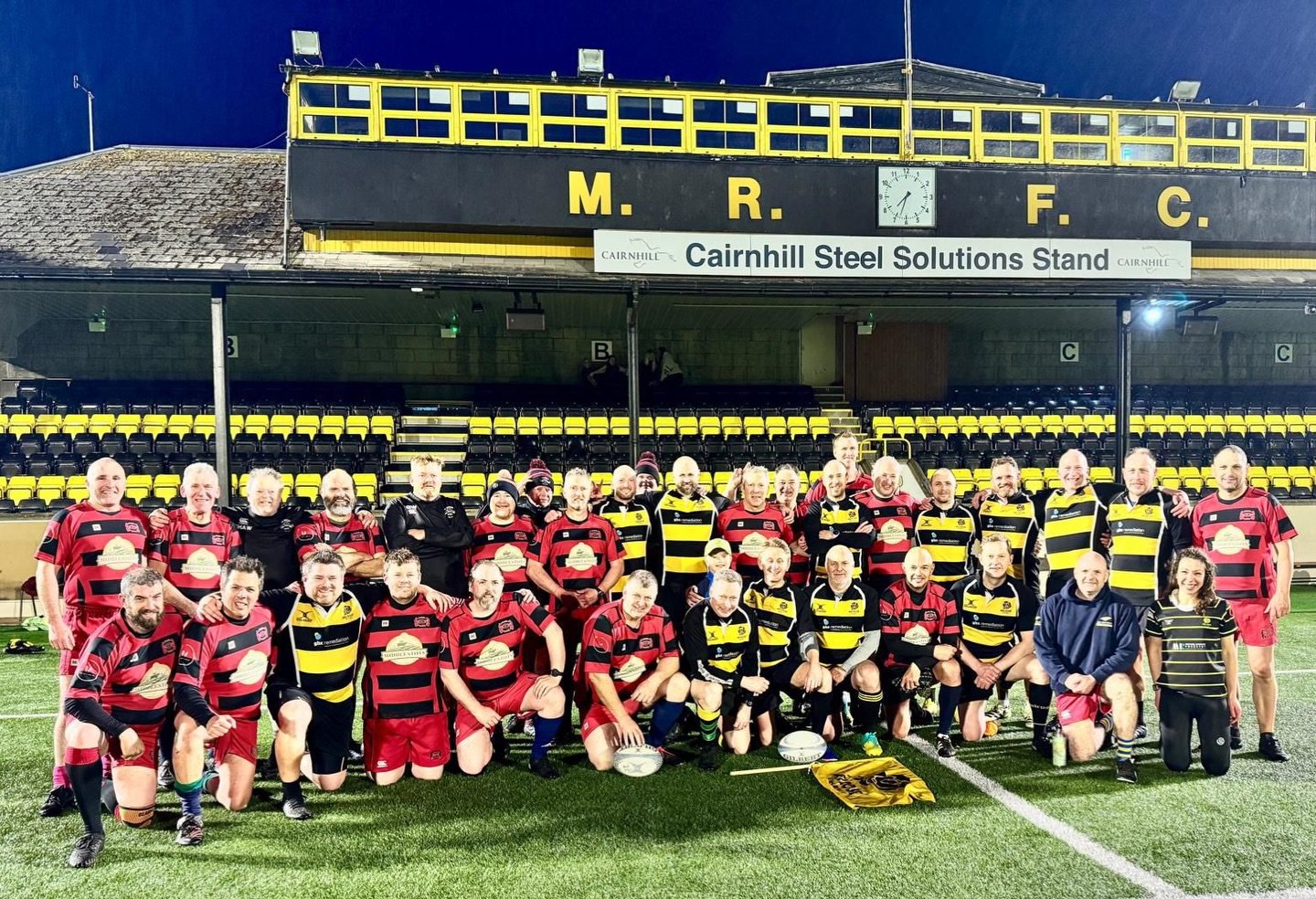 Friday Night Touch Rugby 🙌

Thanks to the @duns_rfc Grizzlies for a great game of touch rugby on Friday night!

Well done to both teams 👏👏👏

#BlackandYellow🐝