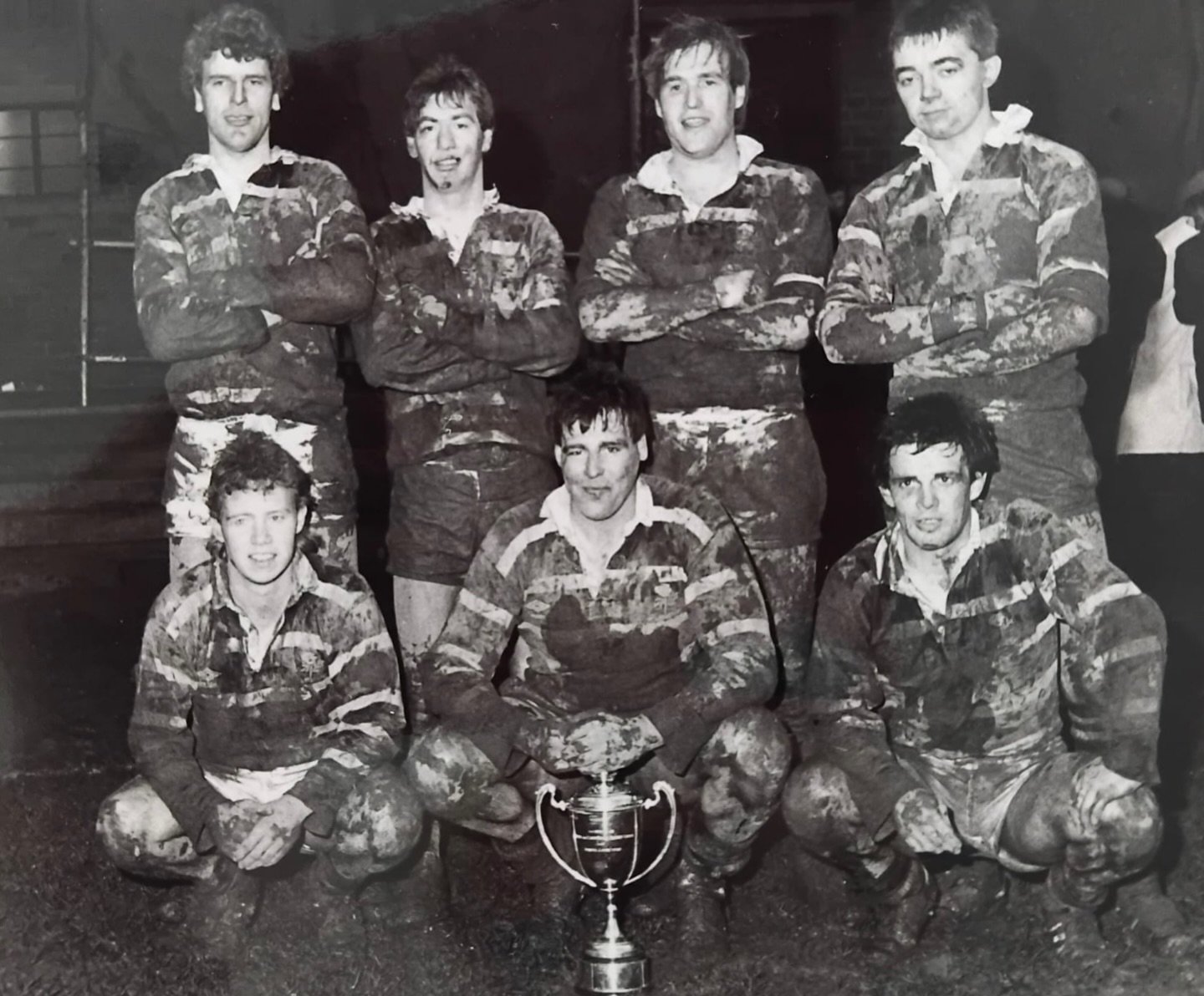 ARCHIVES | Gala 7s winners from 1987 📸

A very muddy Melrose squad after beating Gala 10-8 in the final 🏆

Recognise anyone?? 

#blackandyellow🐝