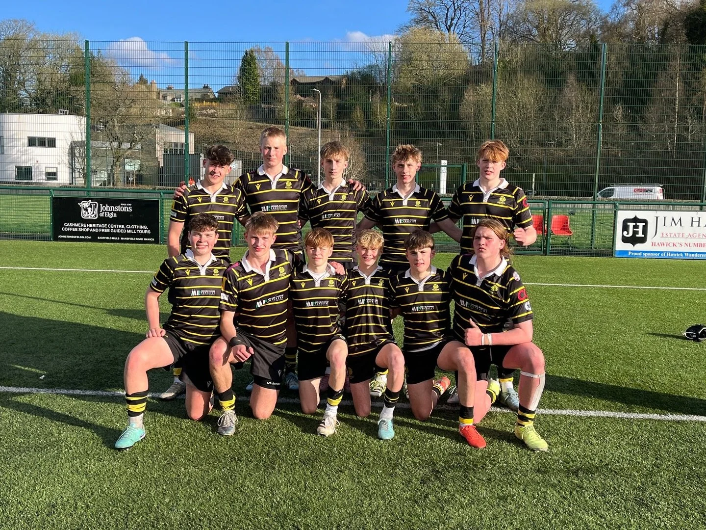 WASPS | U15s win at Hawick 🏆

Congratulations to our U15 Wasps on winning Hawick Youth 7s today! 

Well done also to our U13s who were the runners-up in their tournament 👏

#BlackandYellow🐝