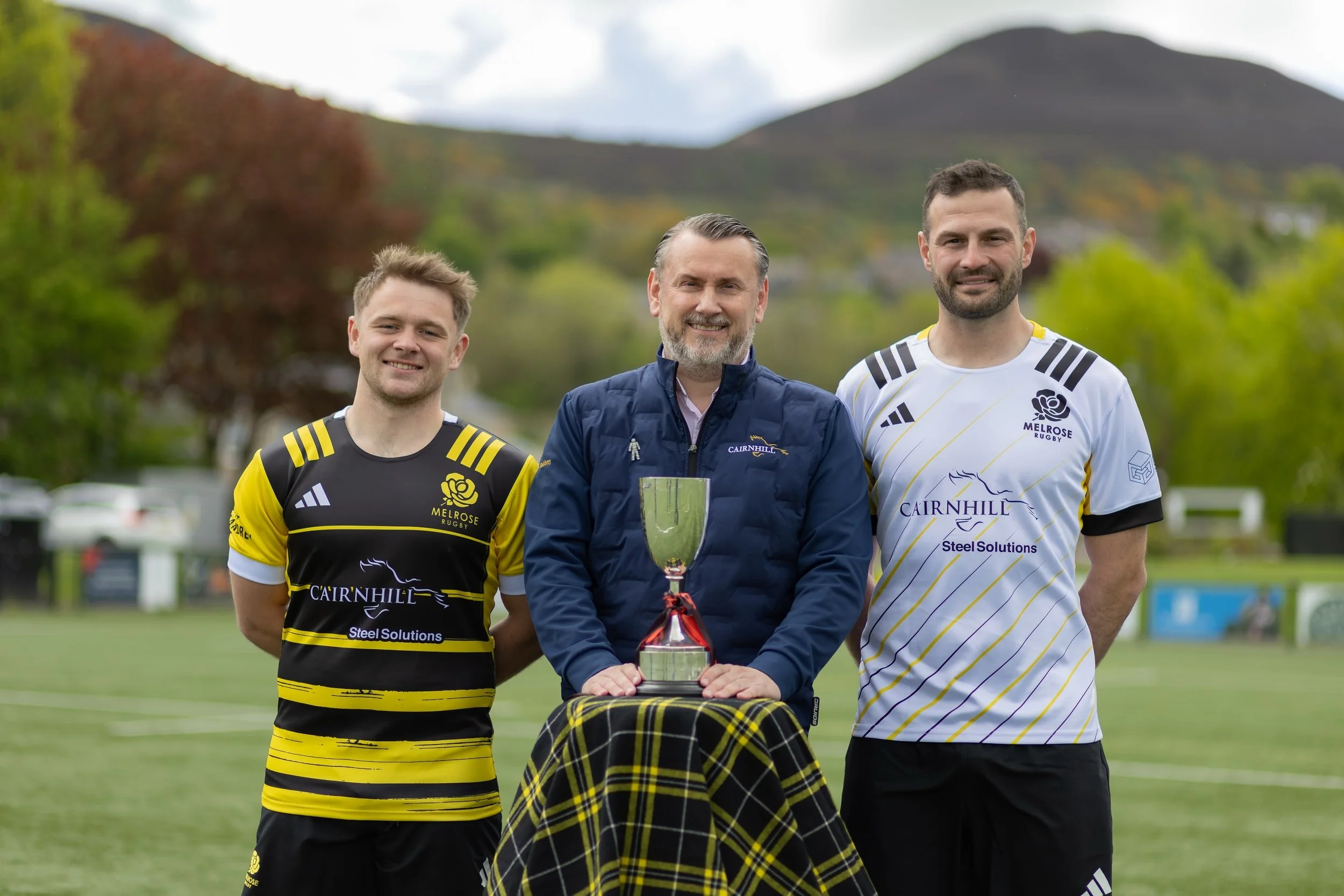 Cairnhill Steel Solutions Grandstand 🏗️

It was great to welcome Neil Watson, Group CEO of @cairnhill1980 to the Greenyards for photographs with our players in the new 1st VII kit, proudly sponsored by Cairnhill. 

Ahead of the @howdenmelrose7s next