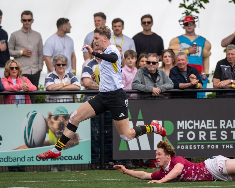 More action from the @howdenmelrose7s 🔥

📸 | @bryan_robertson_sports 

#BlackandYellow🐝