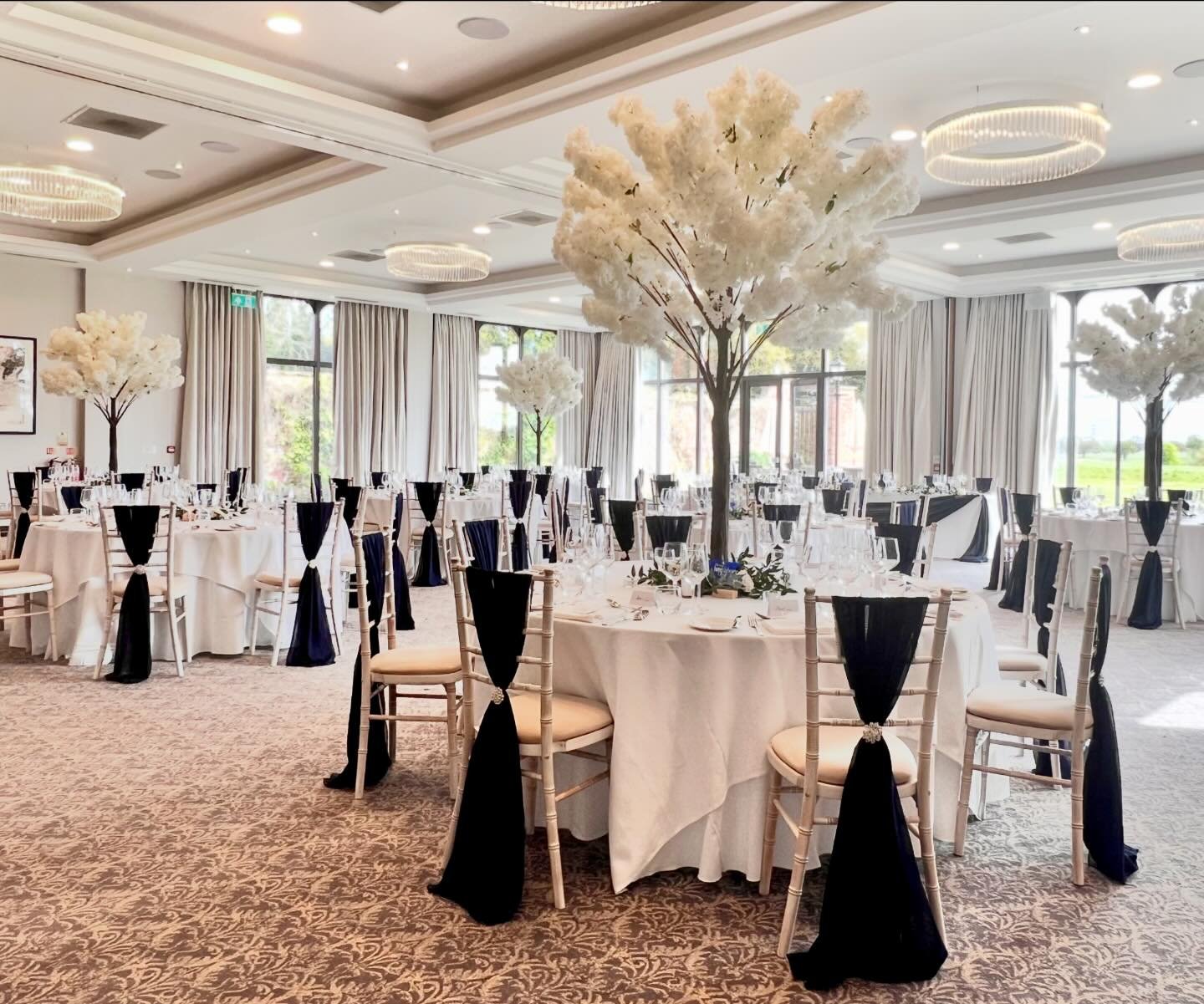 Aimee and Barney. Navy, white and a touch of blush was the colour scheme at @rookeryhallhotelspa yesterday. The sun was finally shining and the room looked very smart with the beautiful new carpet.
#vintagevenuedressing, #rookeryhallhotelandspa, #roo