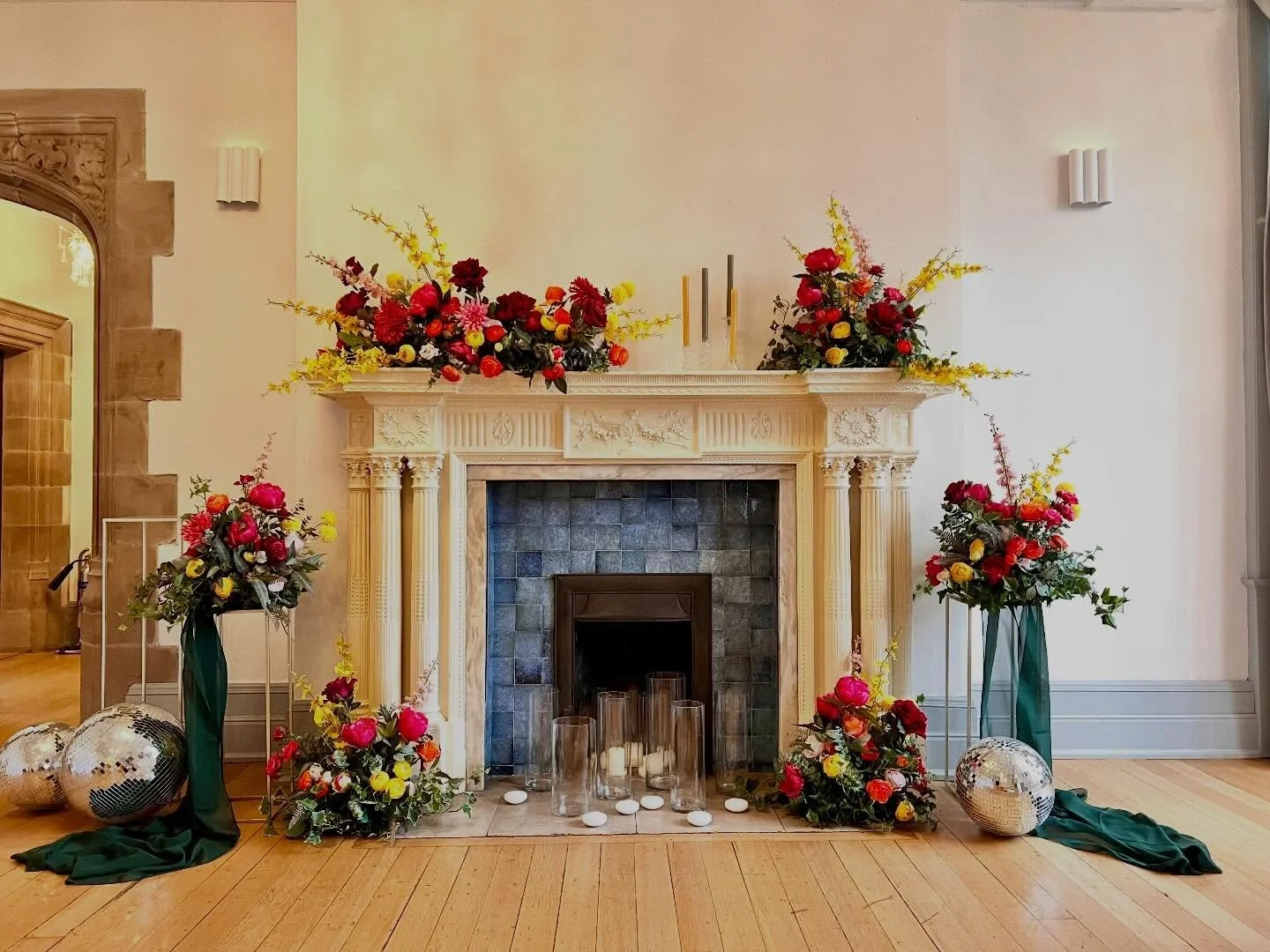 Open day. What an amazing day today at the most amazingly beautiful @salthouseuk working alongside some lovely suppliers.
We were given a colour palette to work with a what a pleasure it was to go wild with some bold colour. This is a venue where any