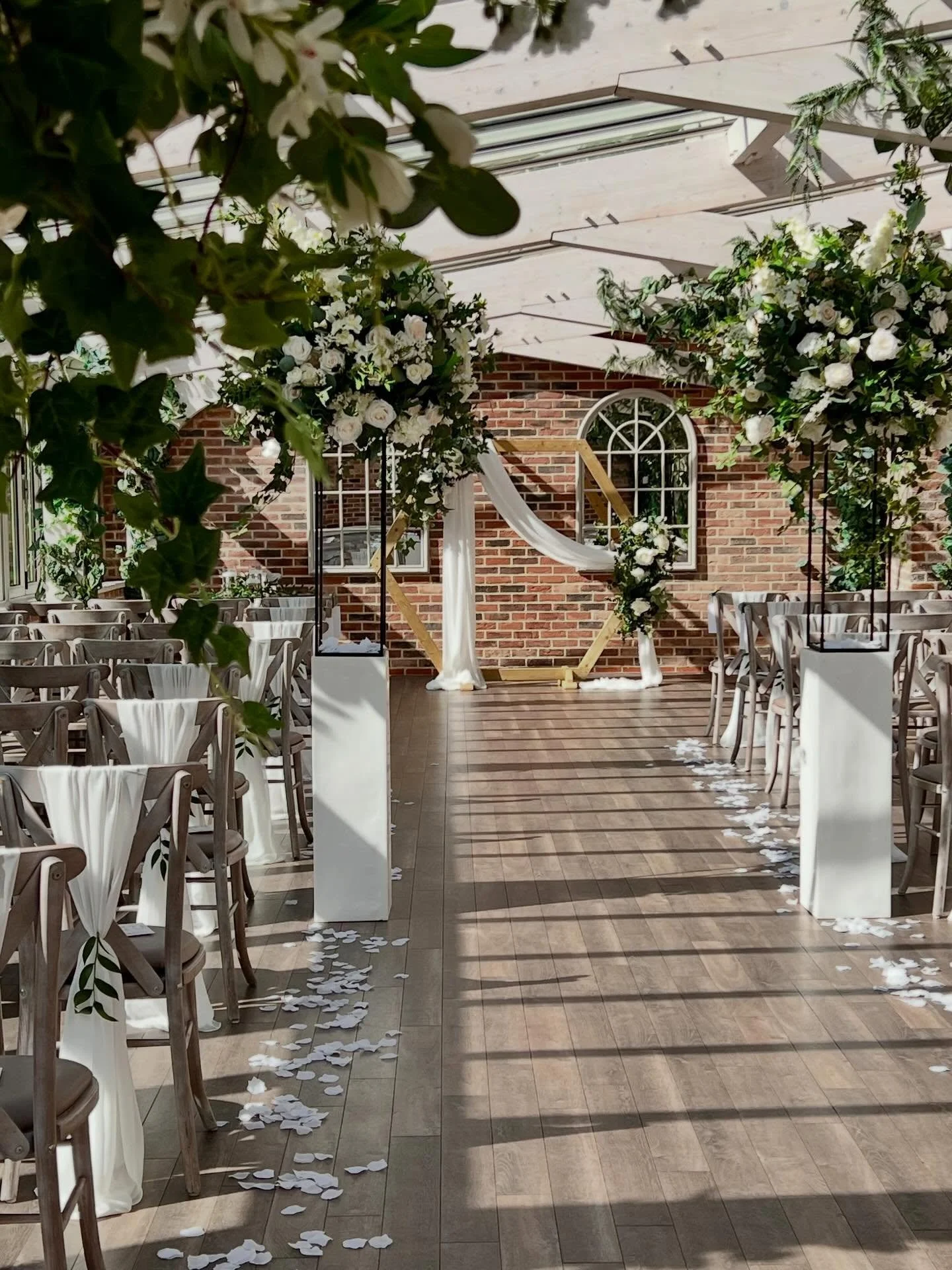 Lauren &amp; Rick.
An absolute dream of a wedding! The couple were so relaxed and easy to work with and so excited on the actual day!
The ceremony room at @foxtailbarnsvenue looked perfect, just as Lauren had envisioned. The room was dressed with whi