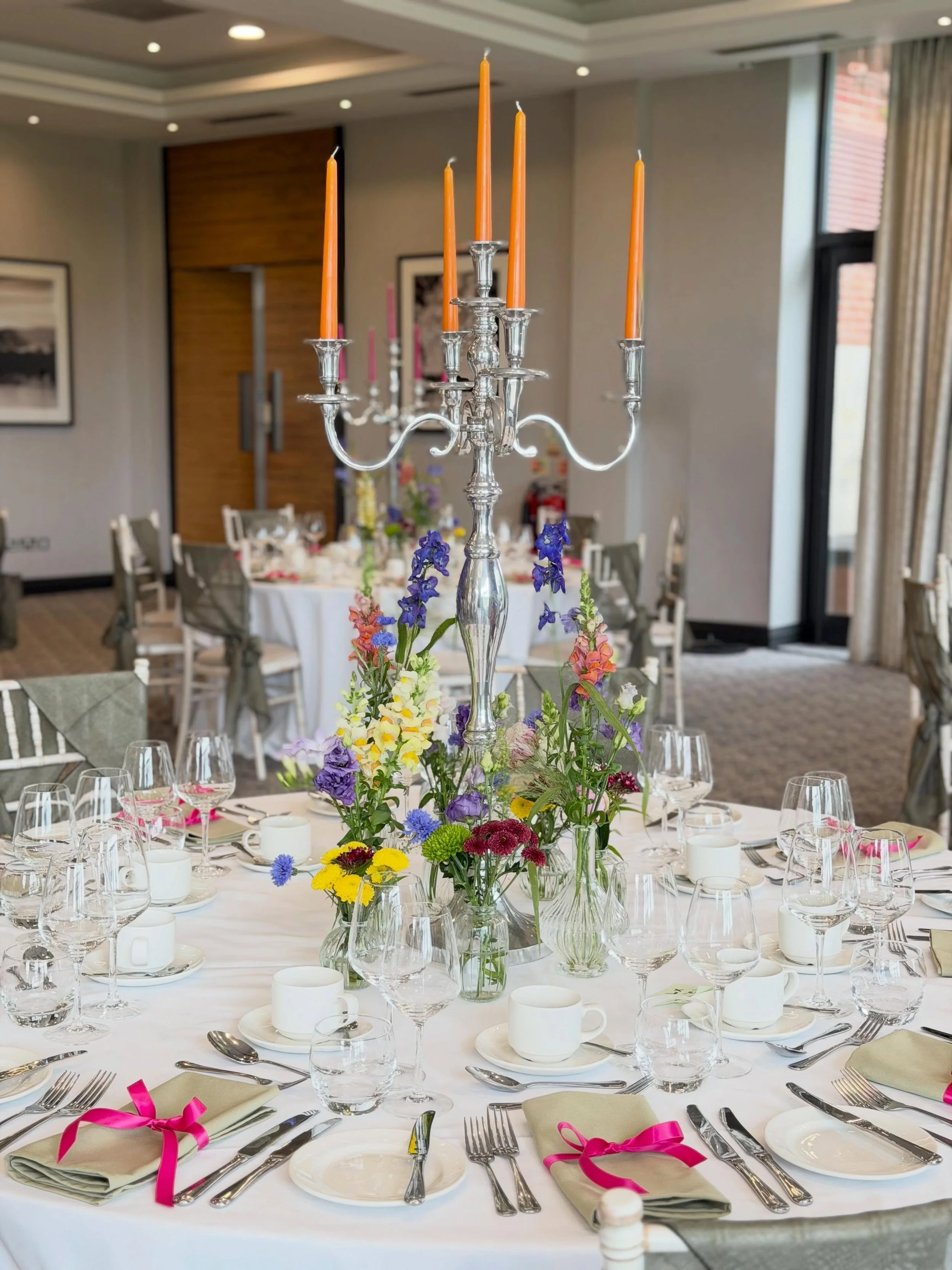 Gala dinner. We love it when a client comes with the most beautiful brief for us to follow and this was a pleasure to create @rookeryhallhotelspa. Bringing the bright colourful vibes! Stunning.
#rookeryhallhotelandspa #galadinner #corporateevent #ven