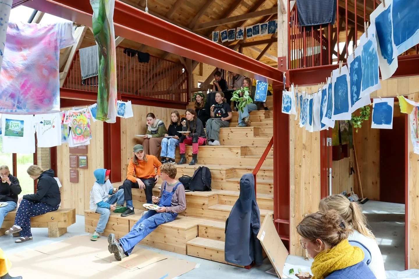 Den her tidligere landejendom, som er blevet forvandlet til et fantastisk sted for f&aelig;llesskab og natur, er nomineret til Specialprisen 2025! 🏡✨ L&aelig;s mere om det her: https://renover.dk/nomineret-til-specialprisen-2025-tidligere-udtjent-la