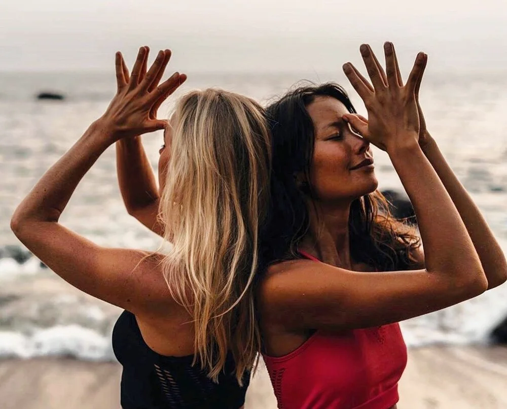 Le Yoga du visage : votre nouvelle routine beauté