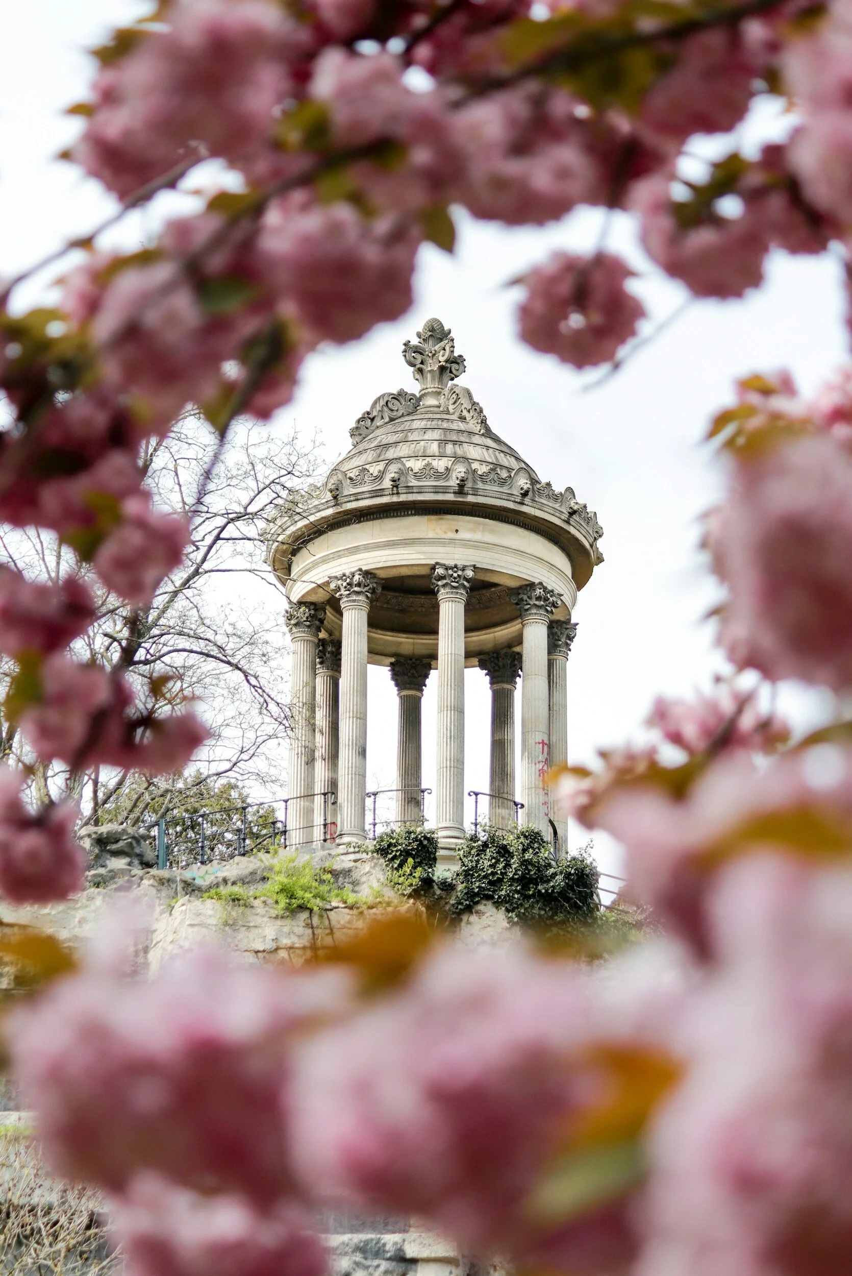 Spring is coming: La renaissance du yoga en plein air à Paris
