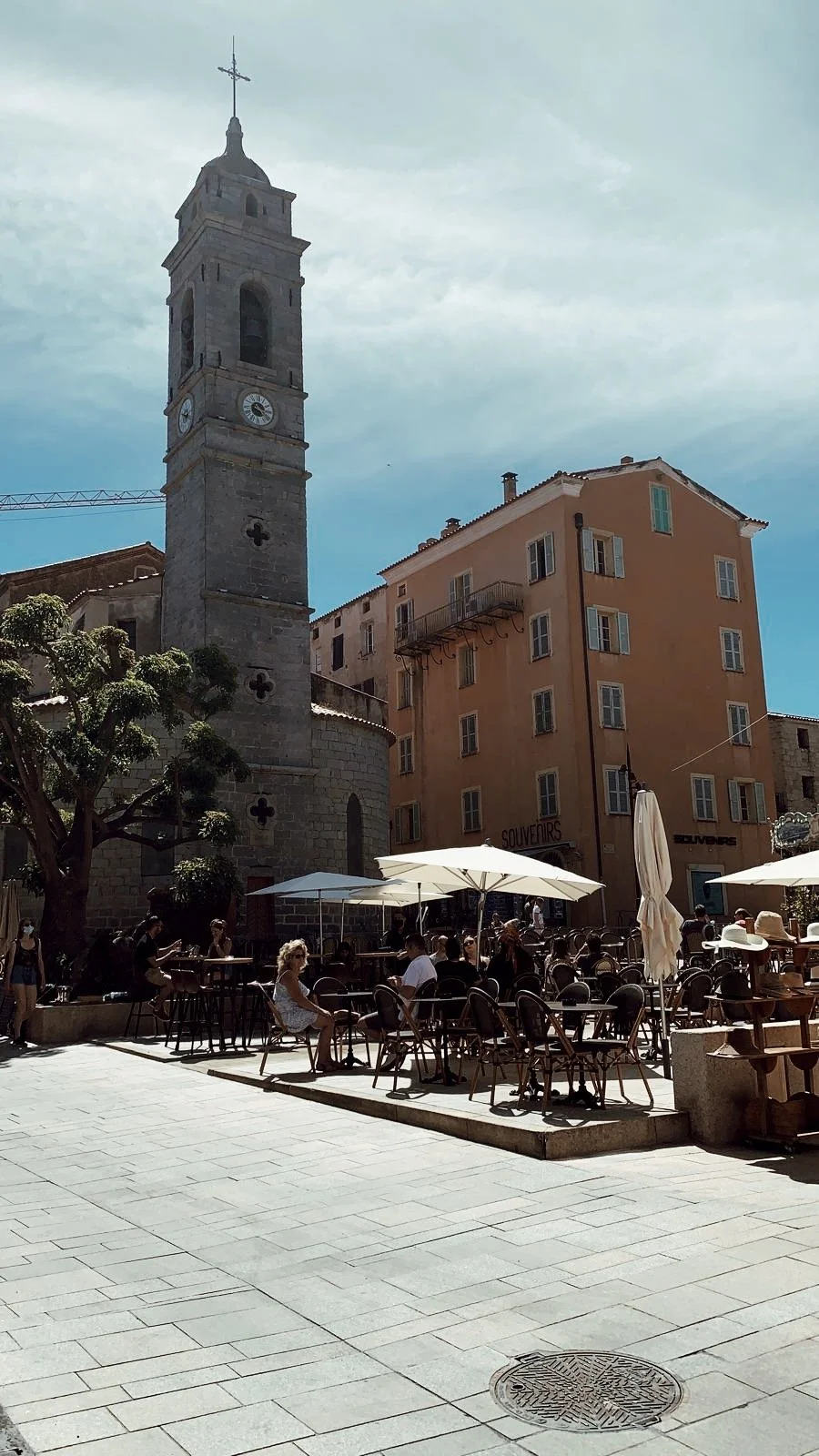 Village corse typique découvert lors de voyages randonnées célibataires entre mer et montagne (copie)